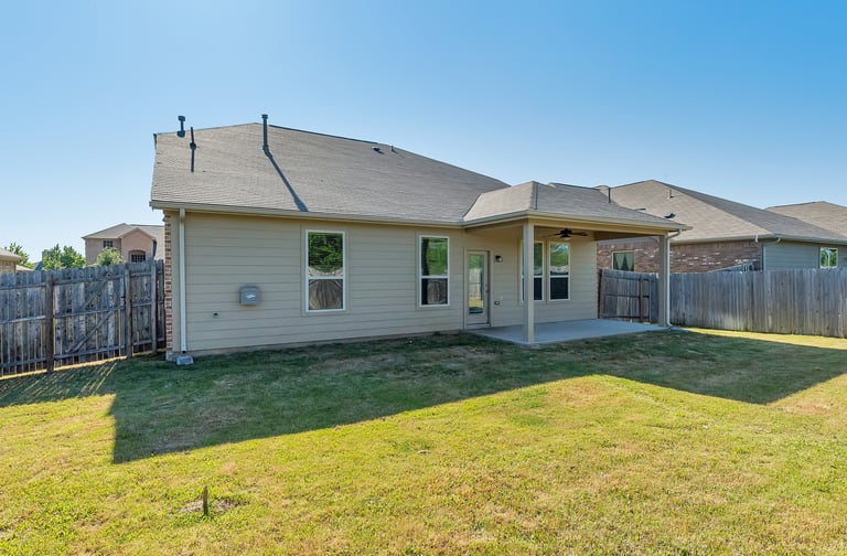 Photo 6 of 27 - 632 Swift Current Dr, Crowley, TX 76036