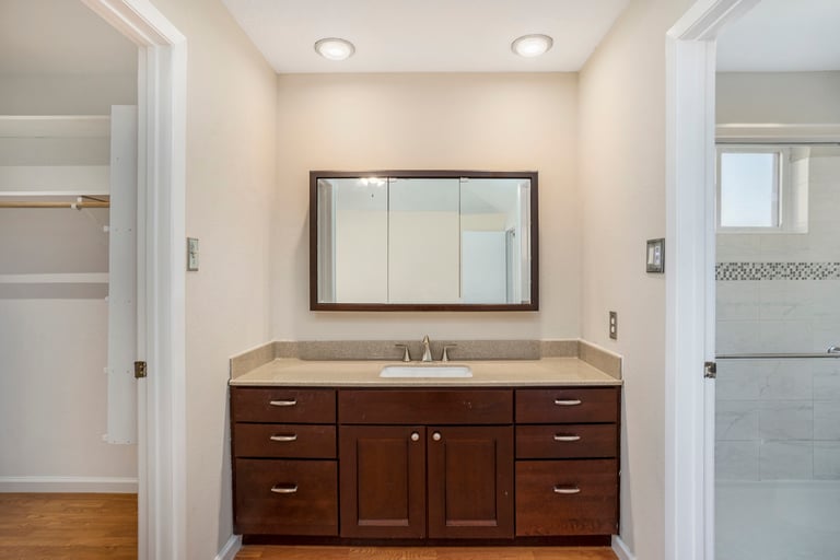 Photo 6 of 17 - 3806 Teakwood Dr, La Porte, TX 77571
