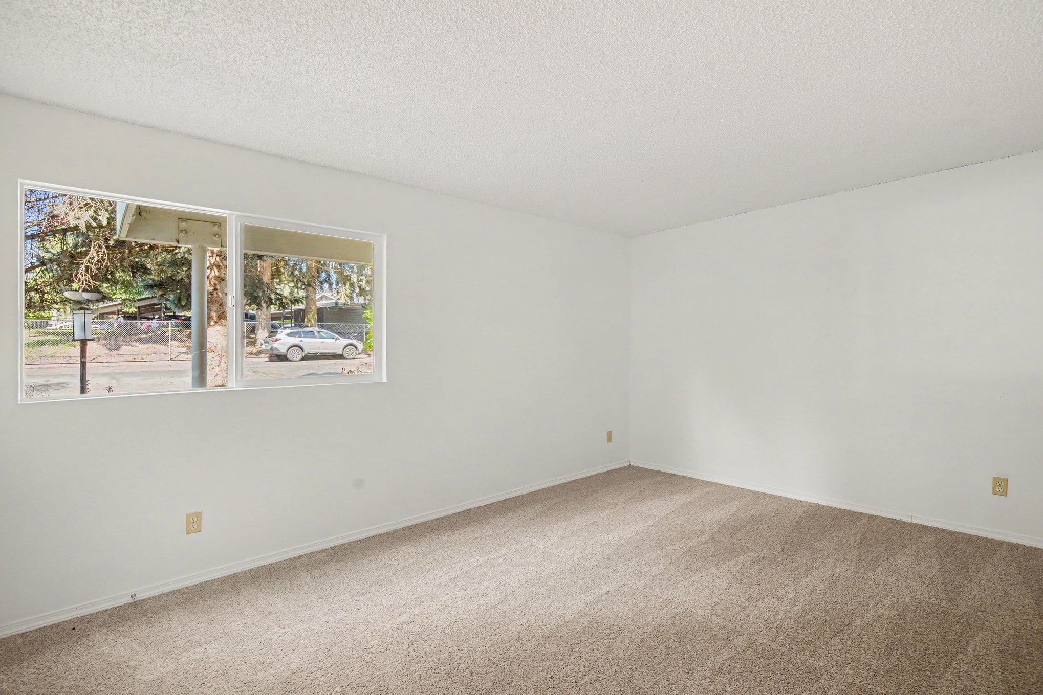 Photo 10 of 16 of 14148 74th Pl NE, Kirkland, WA
