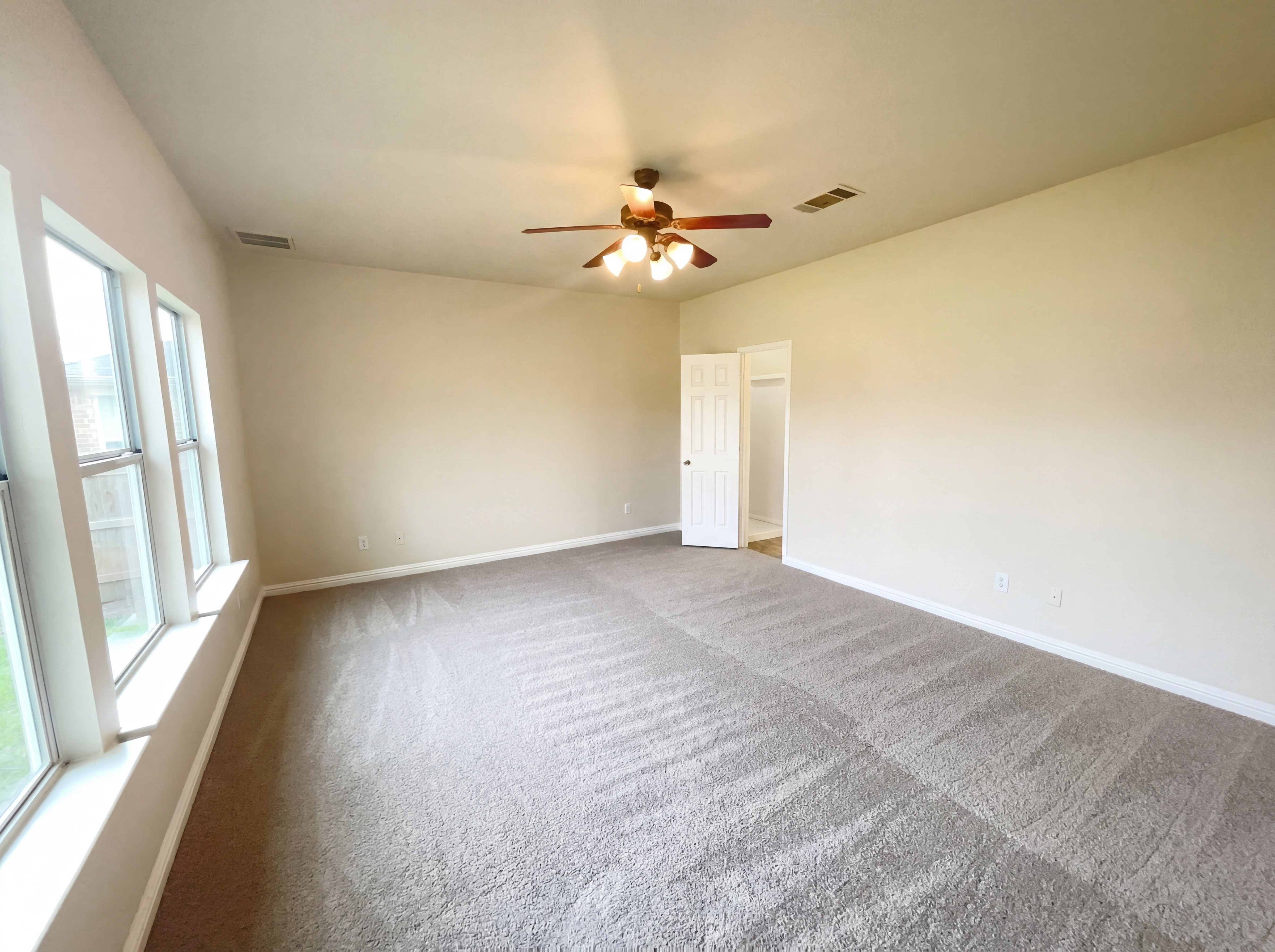 Photo 13 of 26 of 128 Inman Dr, Hutto, TX