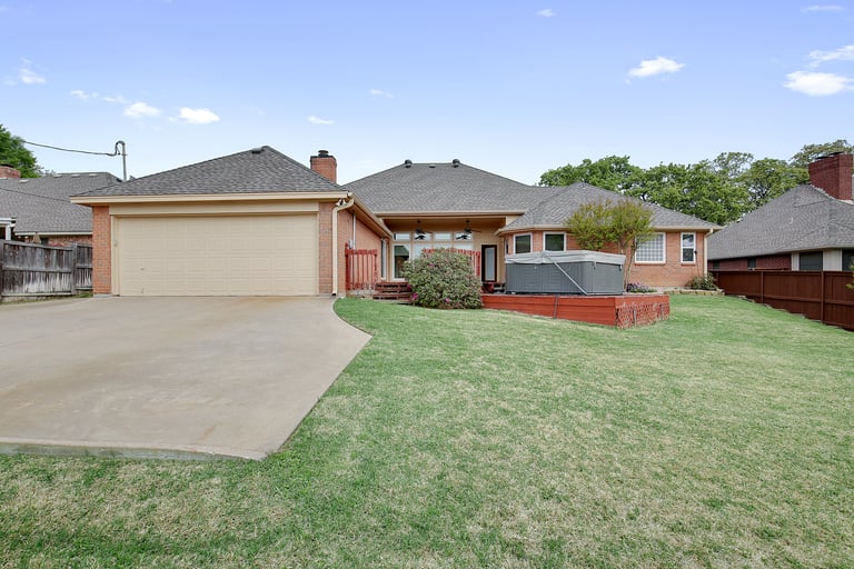 Photo 5 of 26 - 9 Red Oak Ct, Mansfield, TX 76063