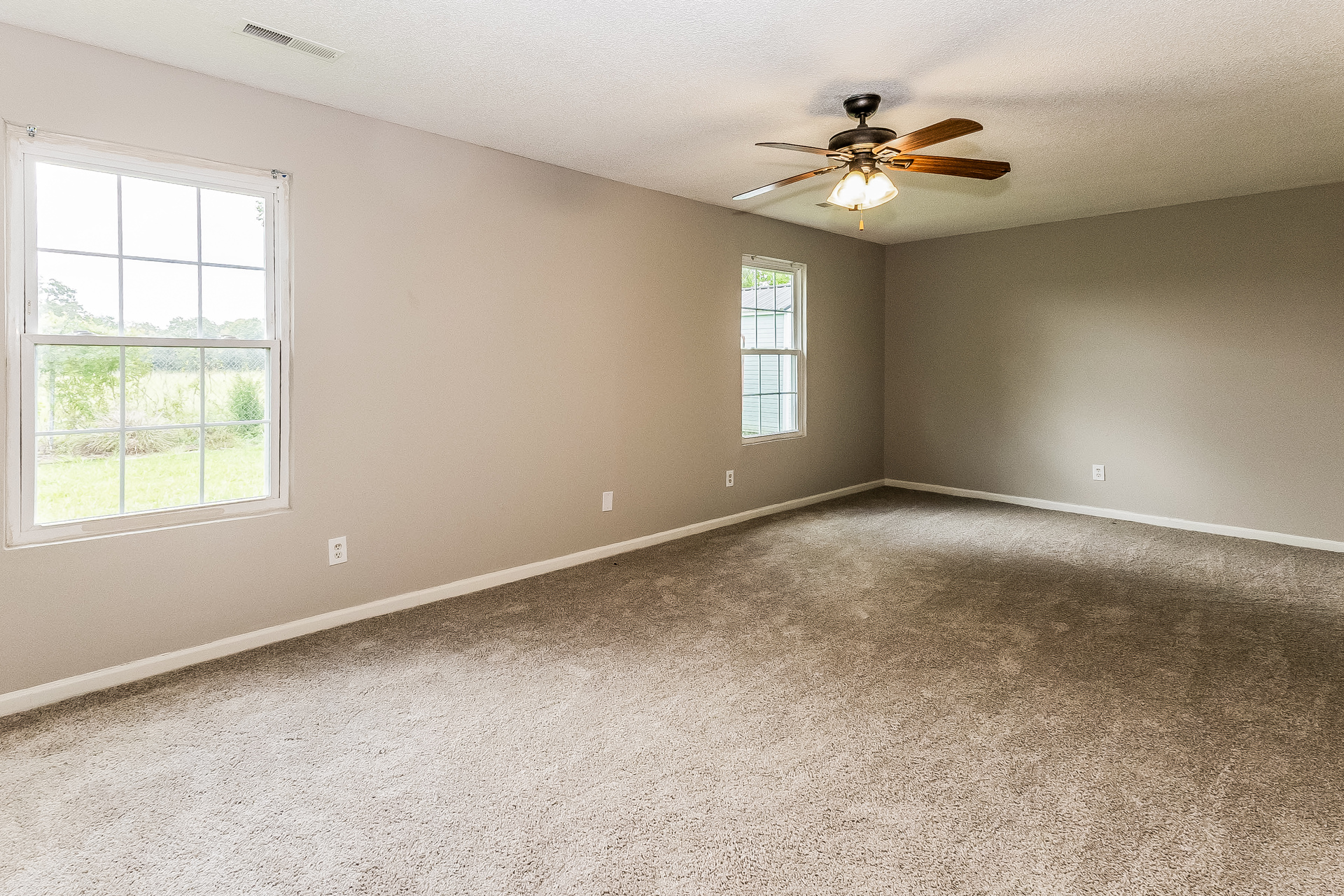 Photo 8 of 21 of 1305 Aubry Dr, Moncks Corner, SC
