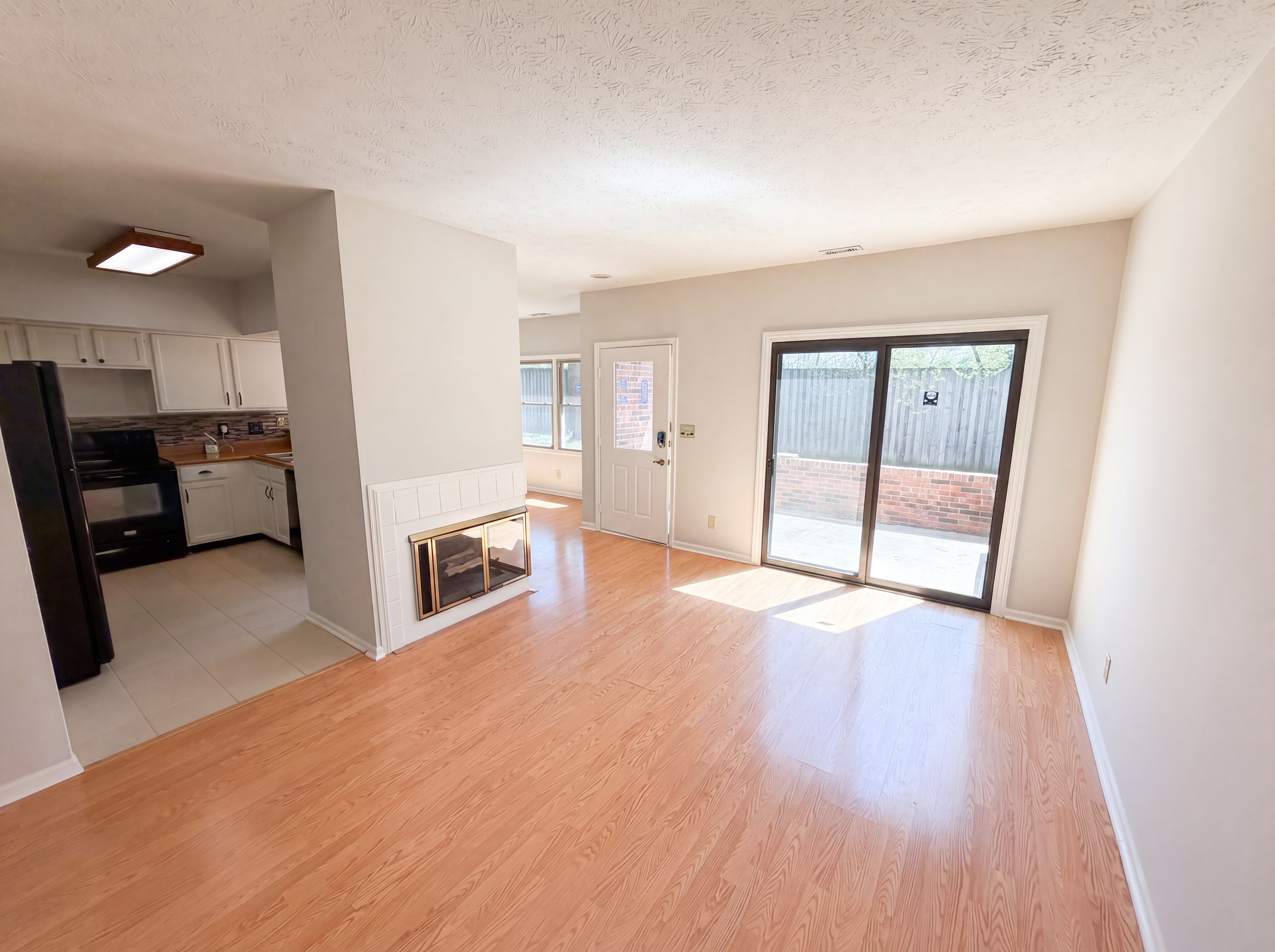 Photo 3 of 19 of 9463 Maple Way, Indianapolis, IN