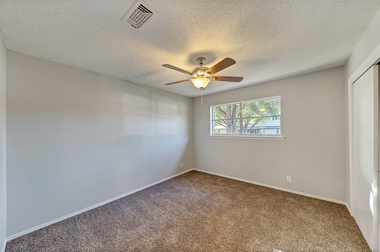 Photo 21 of 25 - 828 Livingston Dr, Hurst, TX 76053