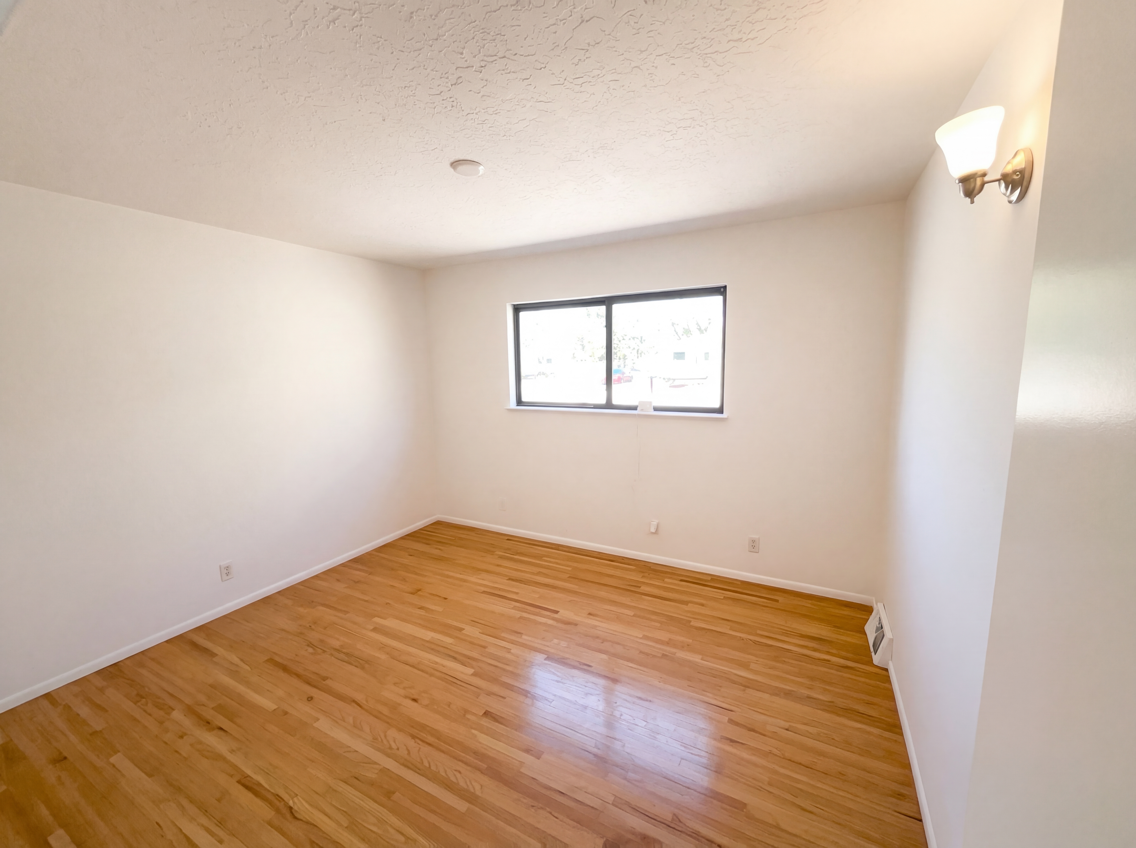 Photo 10 of 18 of 3336 Betts Dr NE, Albuquerque, NM