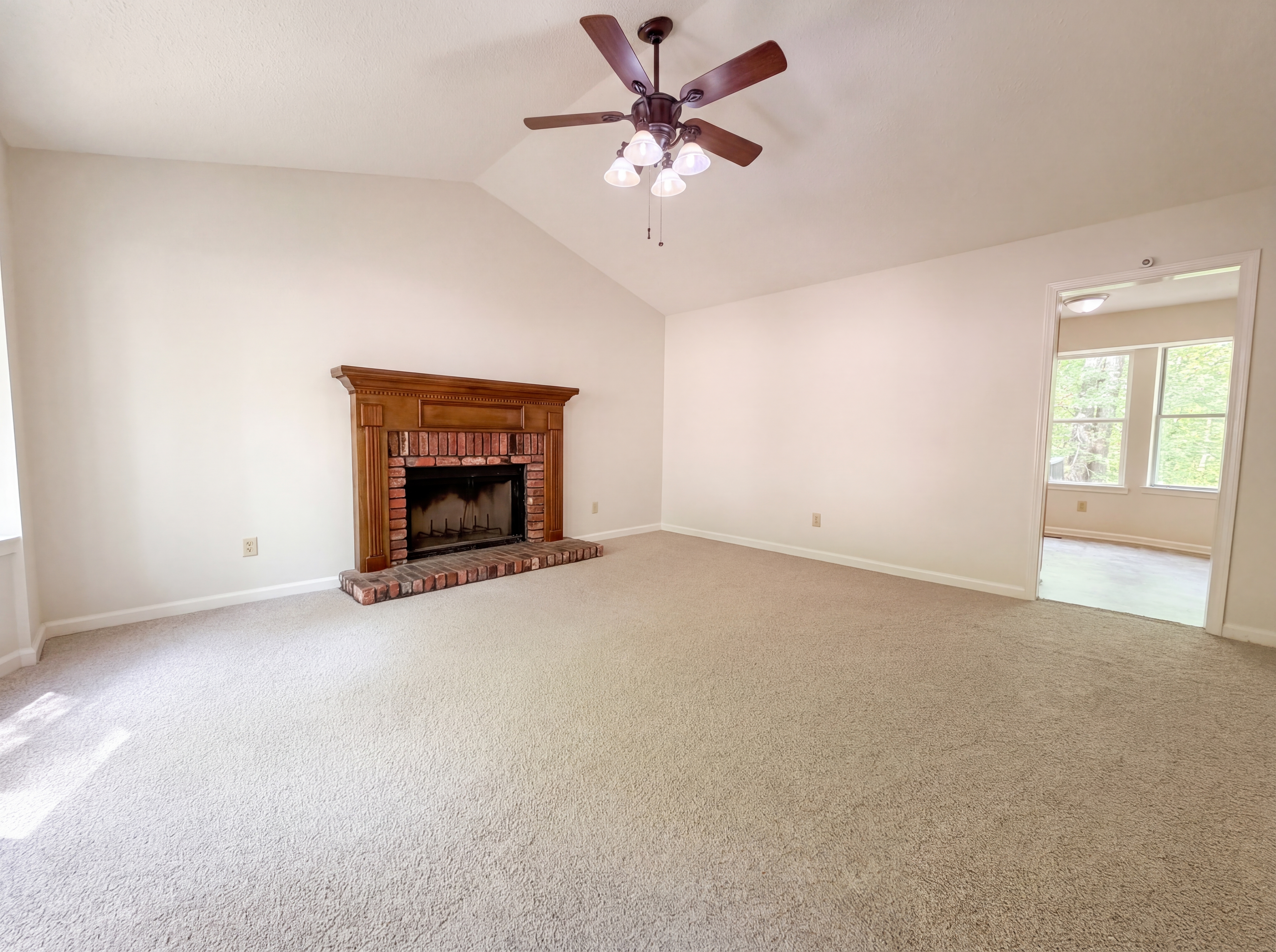 Photo 3 of 20 of 5816 Janet Dr, Trussville, AL