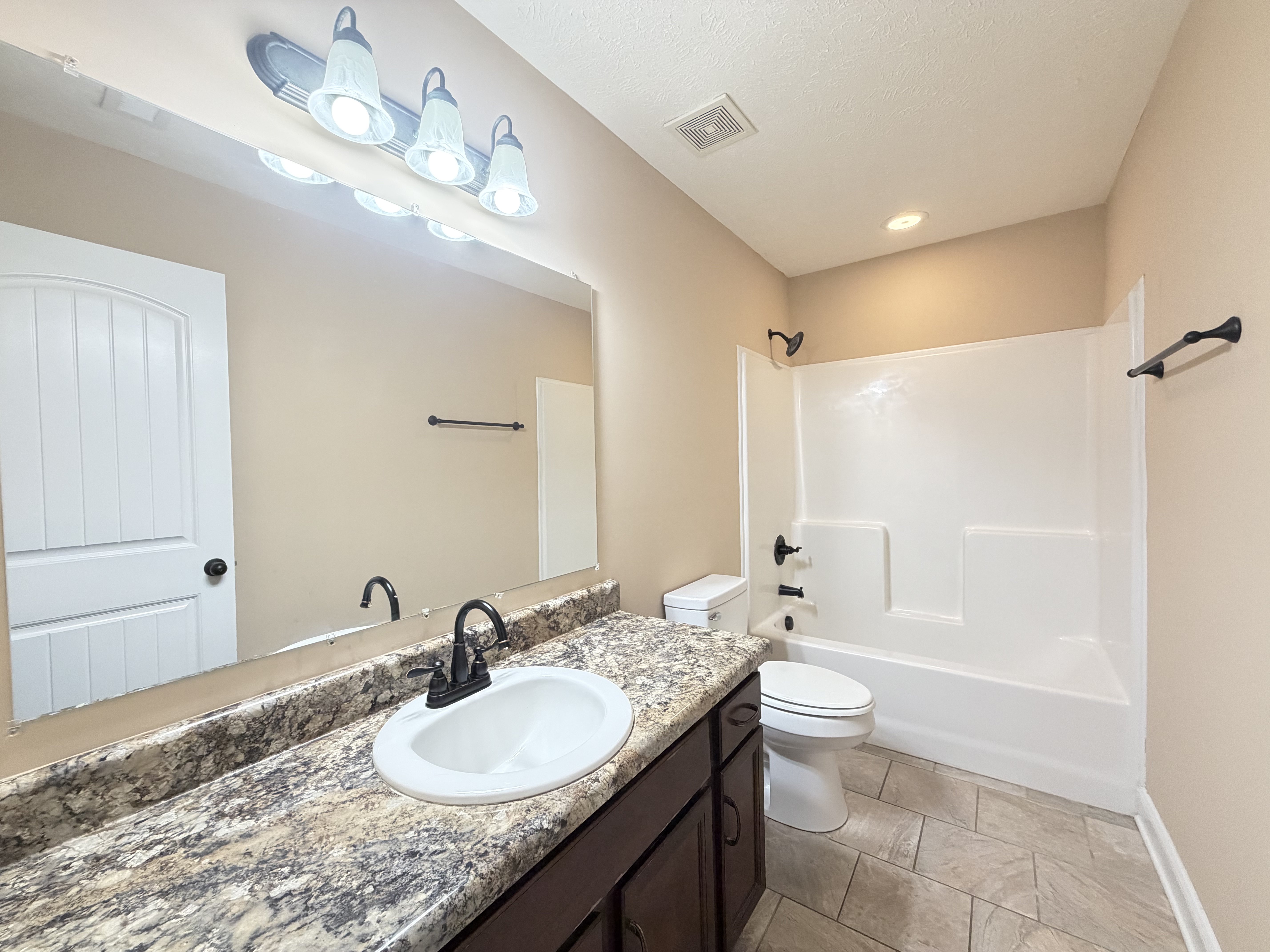 Photo 18 of 28 of 3208 Timberdale Dr, Clarksville, TN