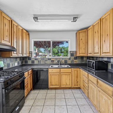 Property photo 2 of 1500 N 300 W
