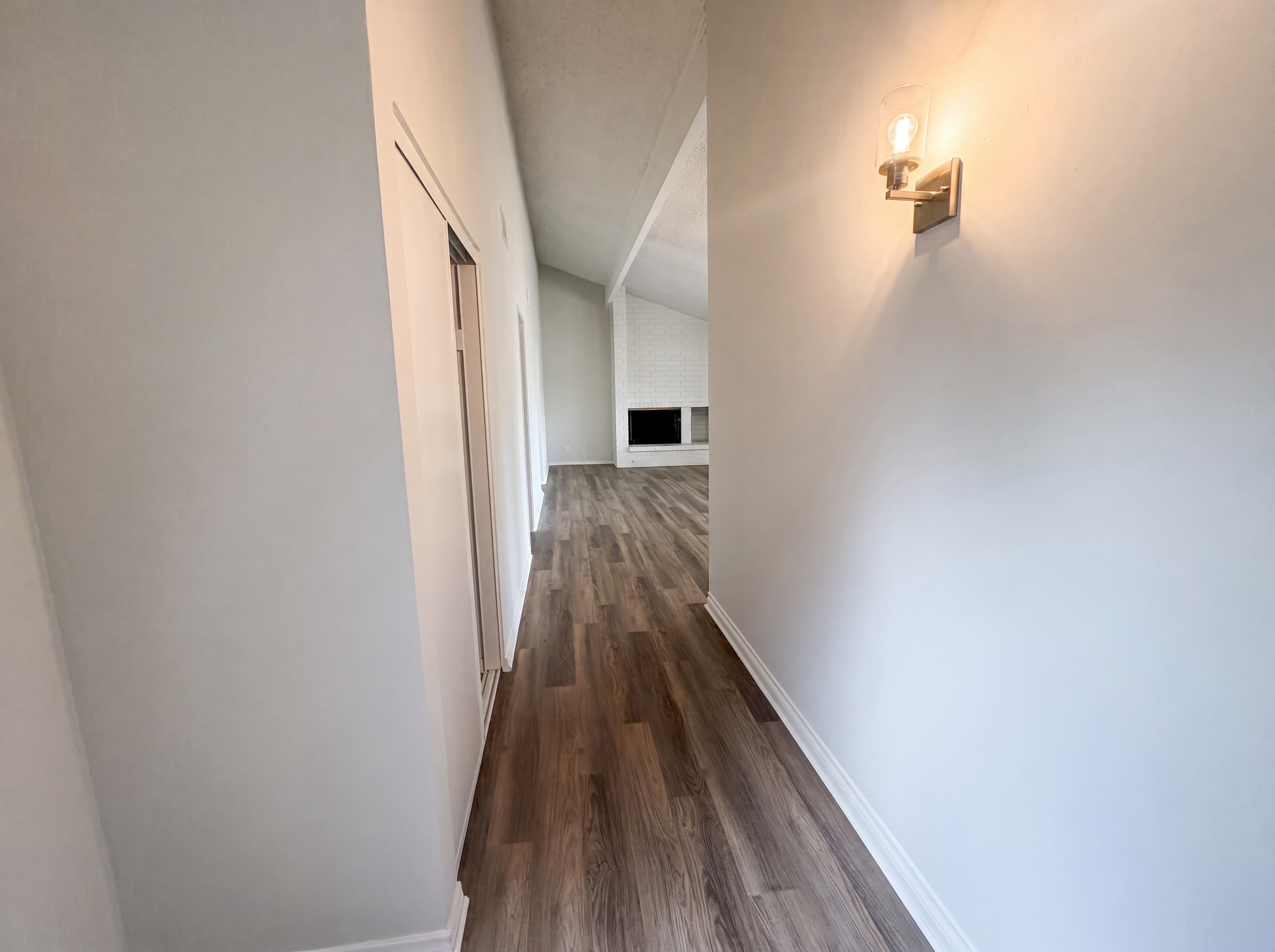 Photo 10 of 29 of 18400 Bermuda St, LOS ANGELES, CA