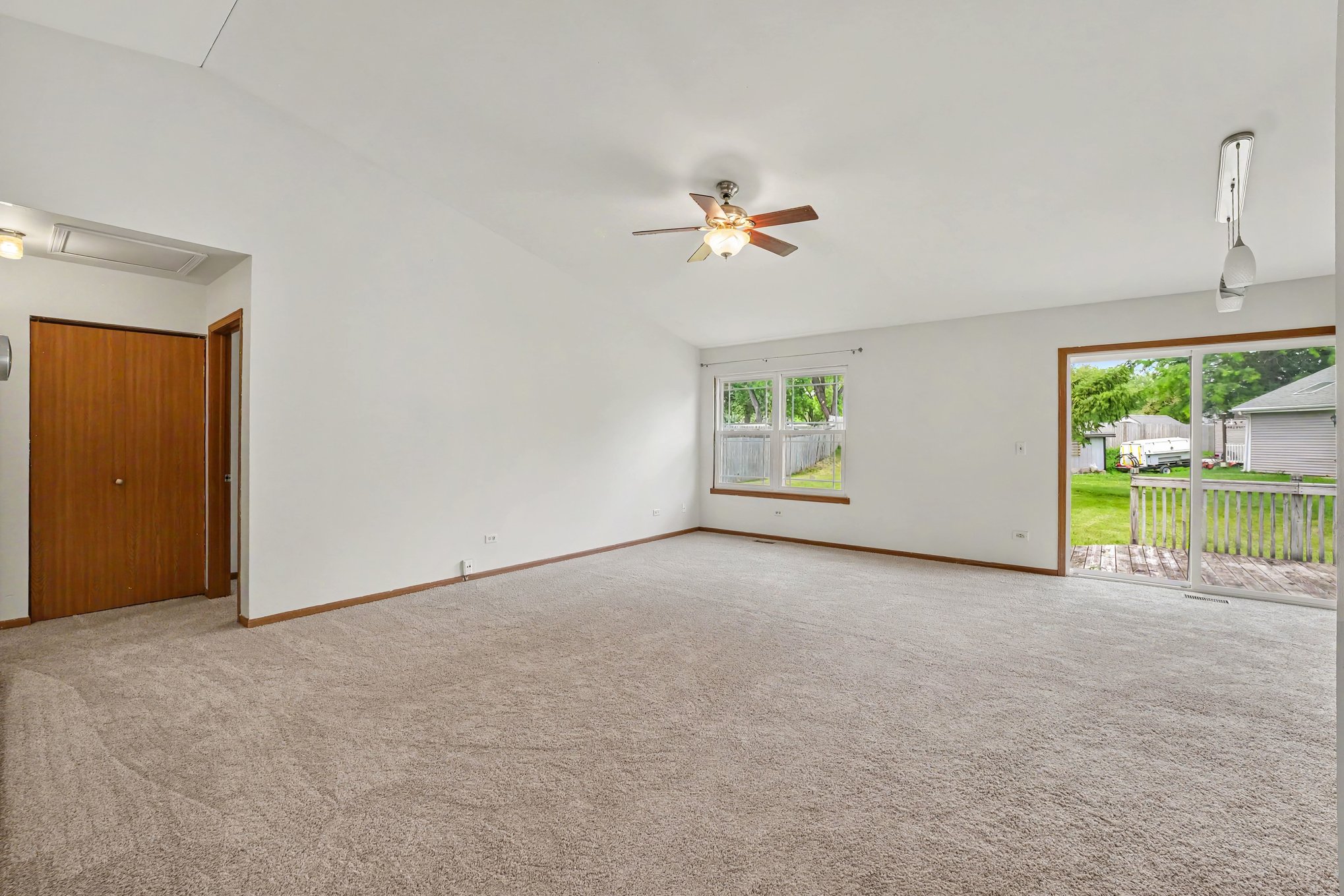Photo 7 of 16 of 3512 Portsmouth Dr, Zion, IL