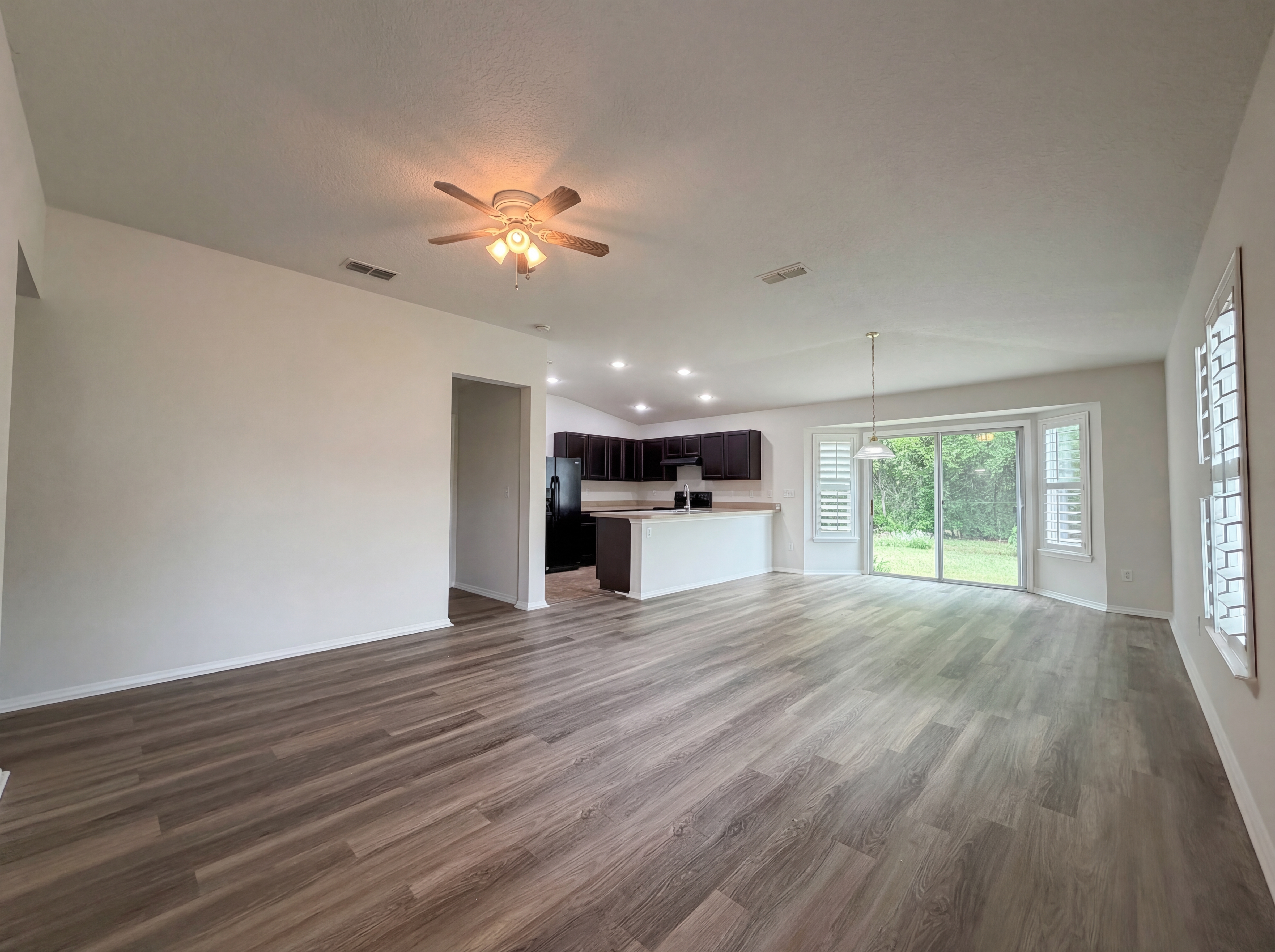 Photo 3 of 17 of 11862 Alexandra Dr, Jacksonville, FL