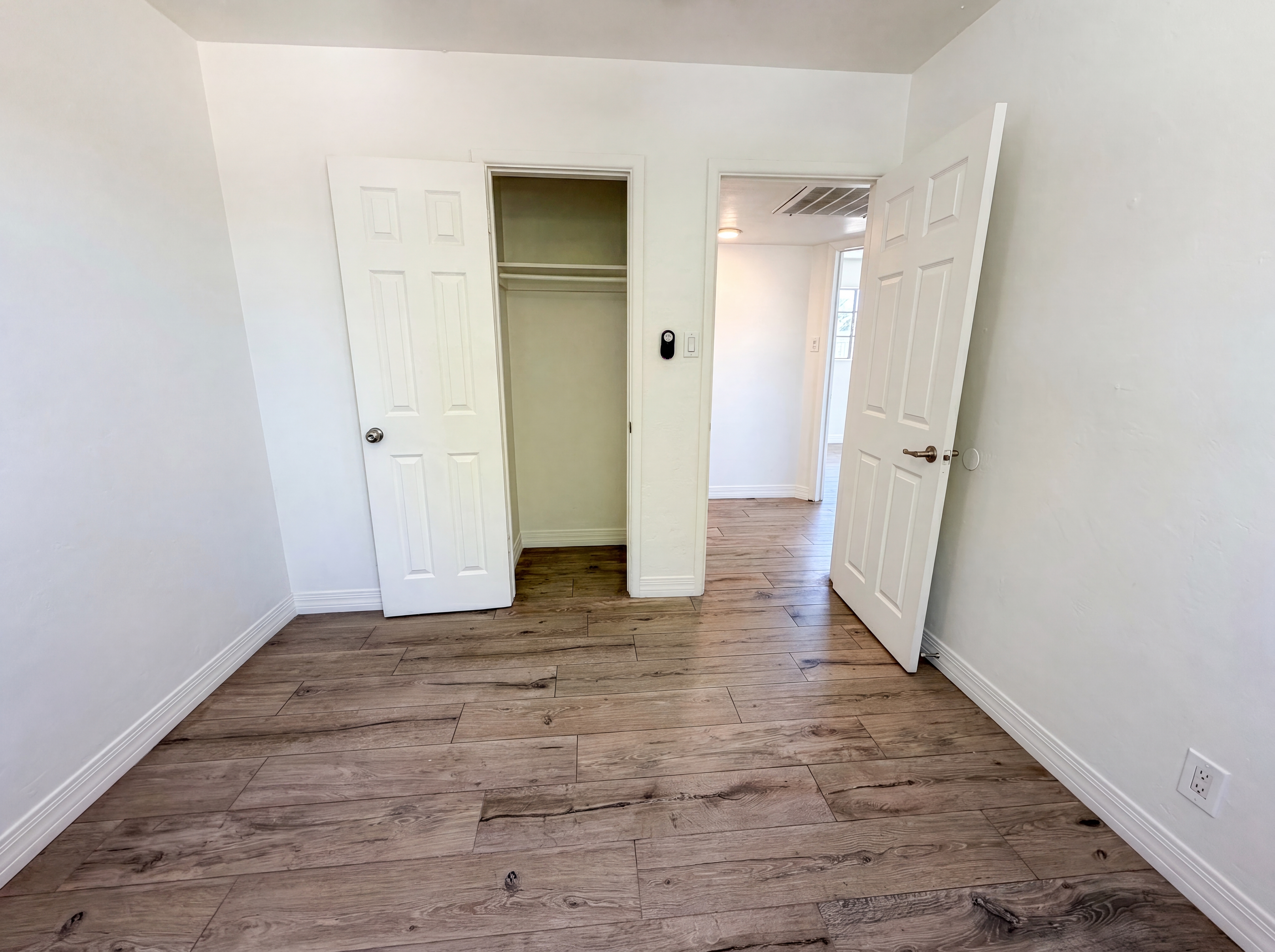 Photo 4 of 21 of 4505 W Clarendon Ave, Phoenix, AZ