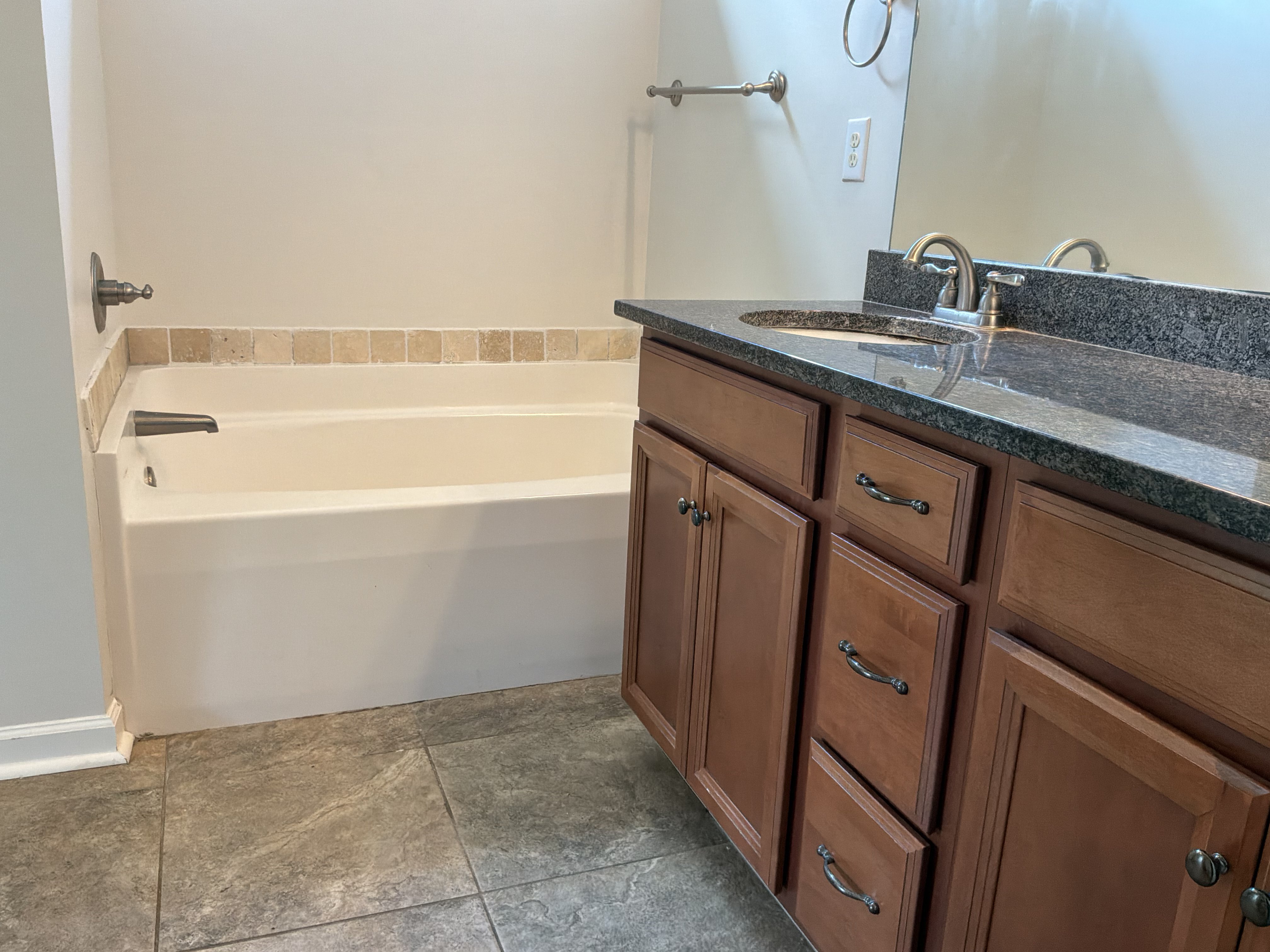 Photo 14 of 25 of 7734 Timber Leaf Ln, Bessemer, AL
