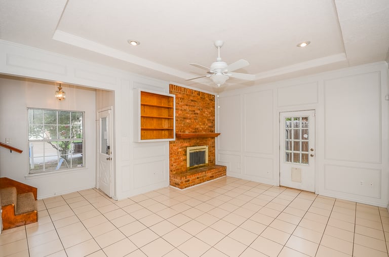 Photo 5 of 21 - 1408 Scott Ct, Irving, TX 75060