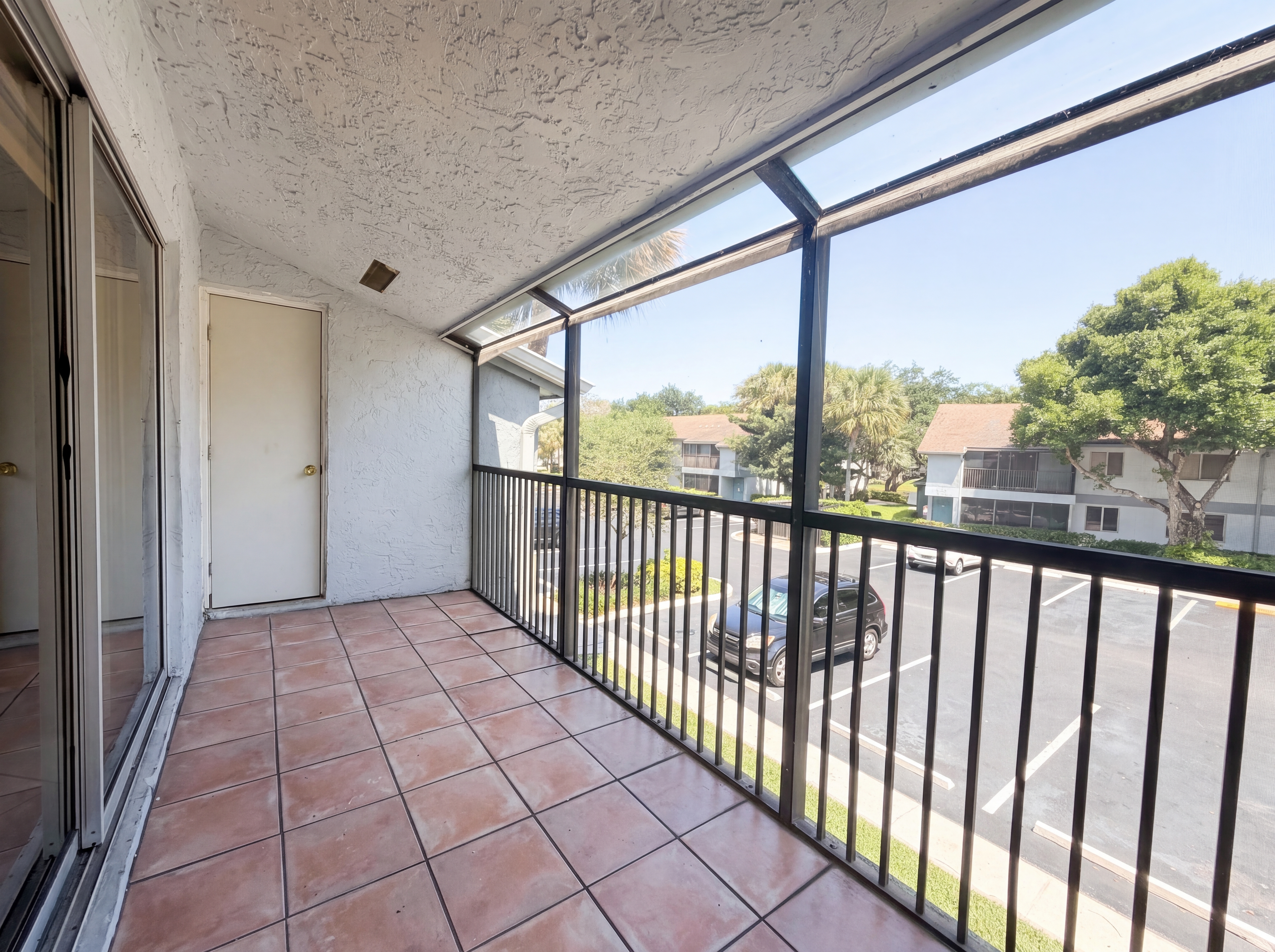 Photo 17 of 18 of 2737 S Oakland Forest Dr, Oakland Park, FL