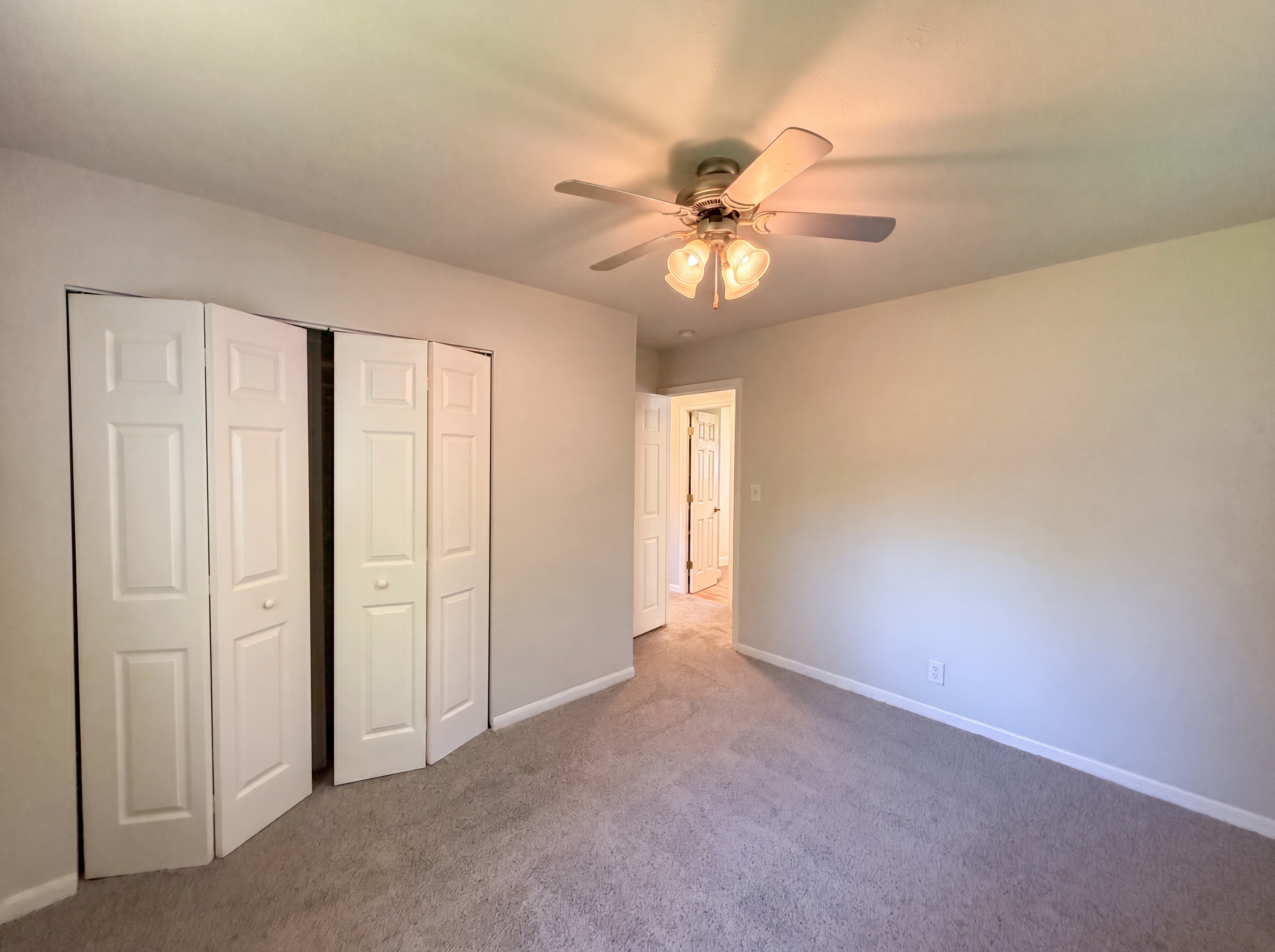 Photo 8 of 15 of 217 Crestwood Dr, Whiteland, IN