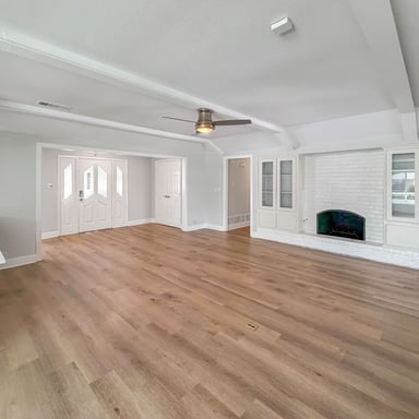 Property photo 3 of 100 W Pleasantview Dr