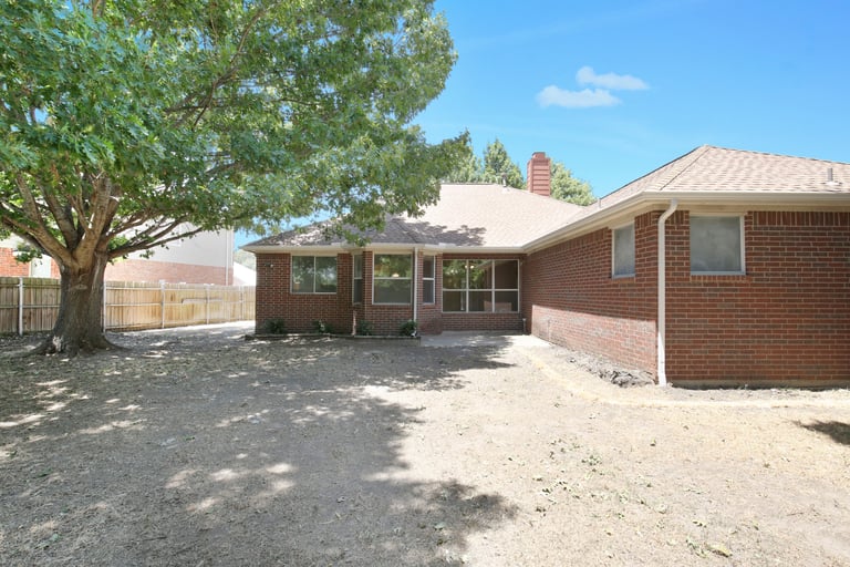 Photo 22 of 24 - 2825 Garden Oaks Pl, Grand Prairie, TX 75052