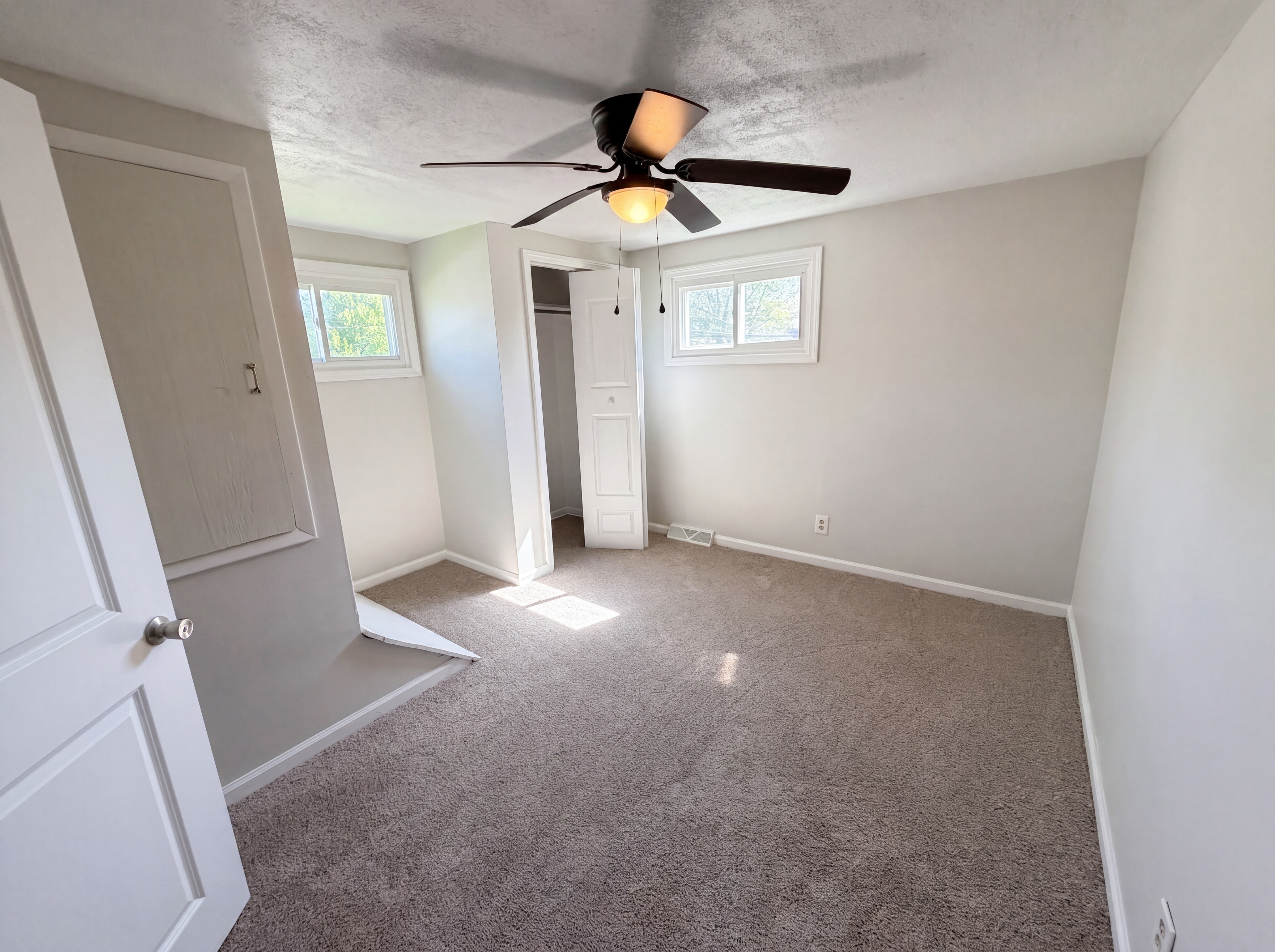 Photo 9 of 21 of 10338 Electric Blvd, Northfield, OH
