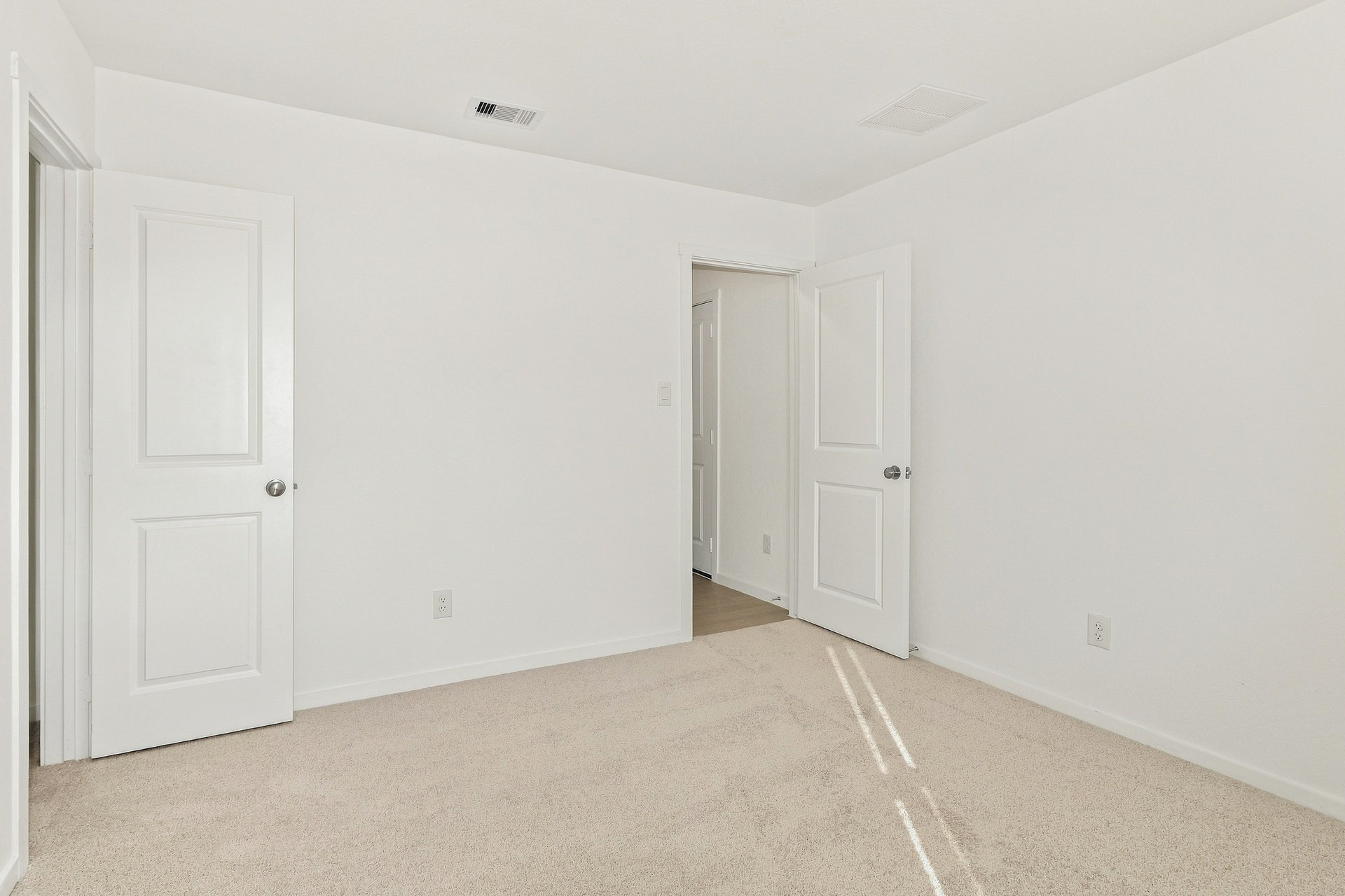 Photo 20 of 25 of 113 Meadowbrook Dr, Odem, TX