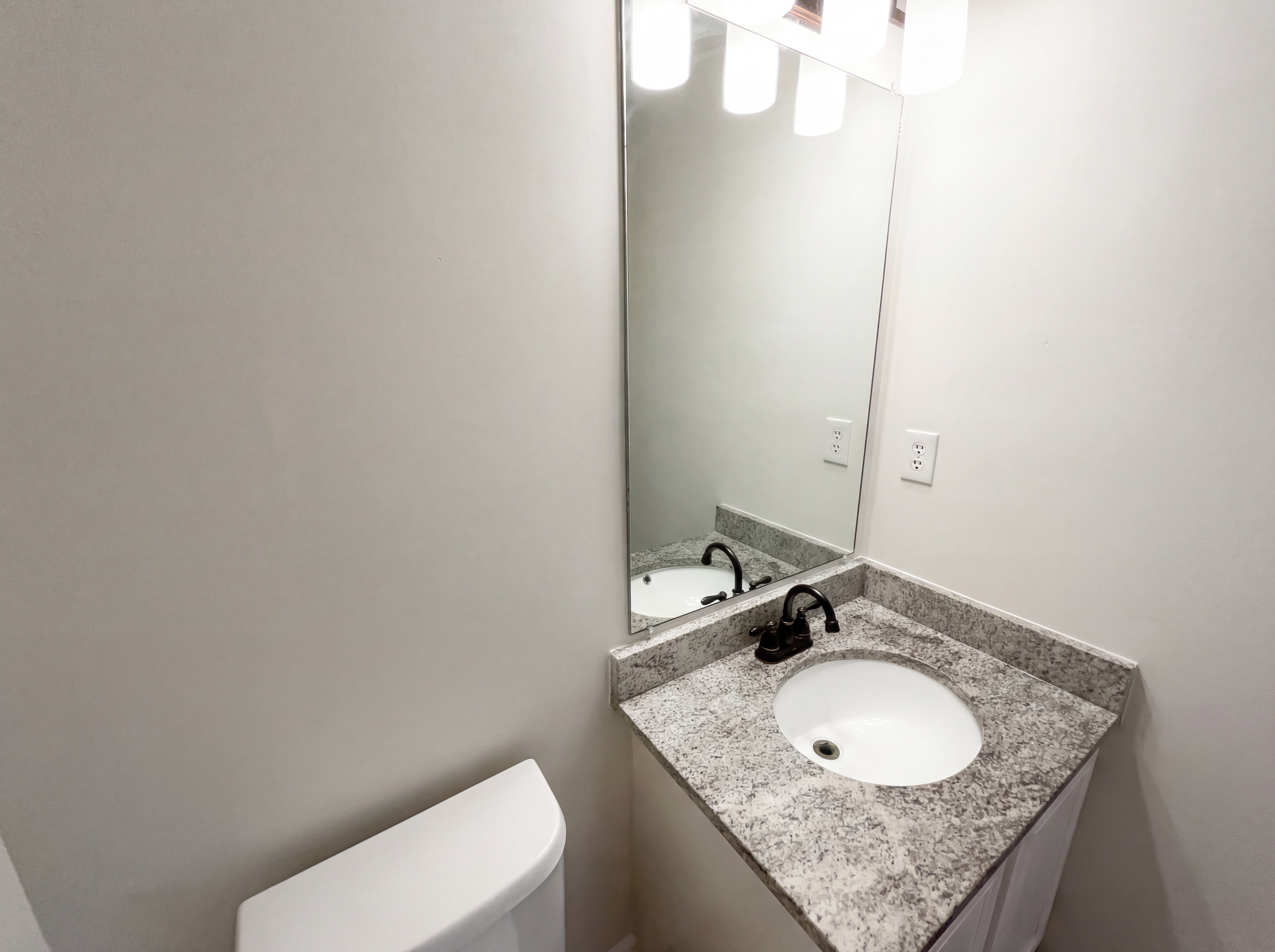 Photo 12 of 28 of 1012 Crown Corners Dr, McDonough, GA