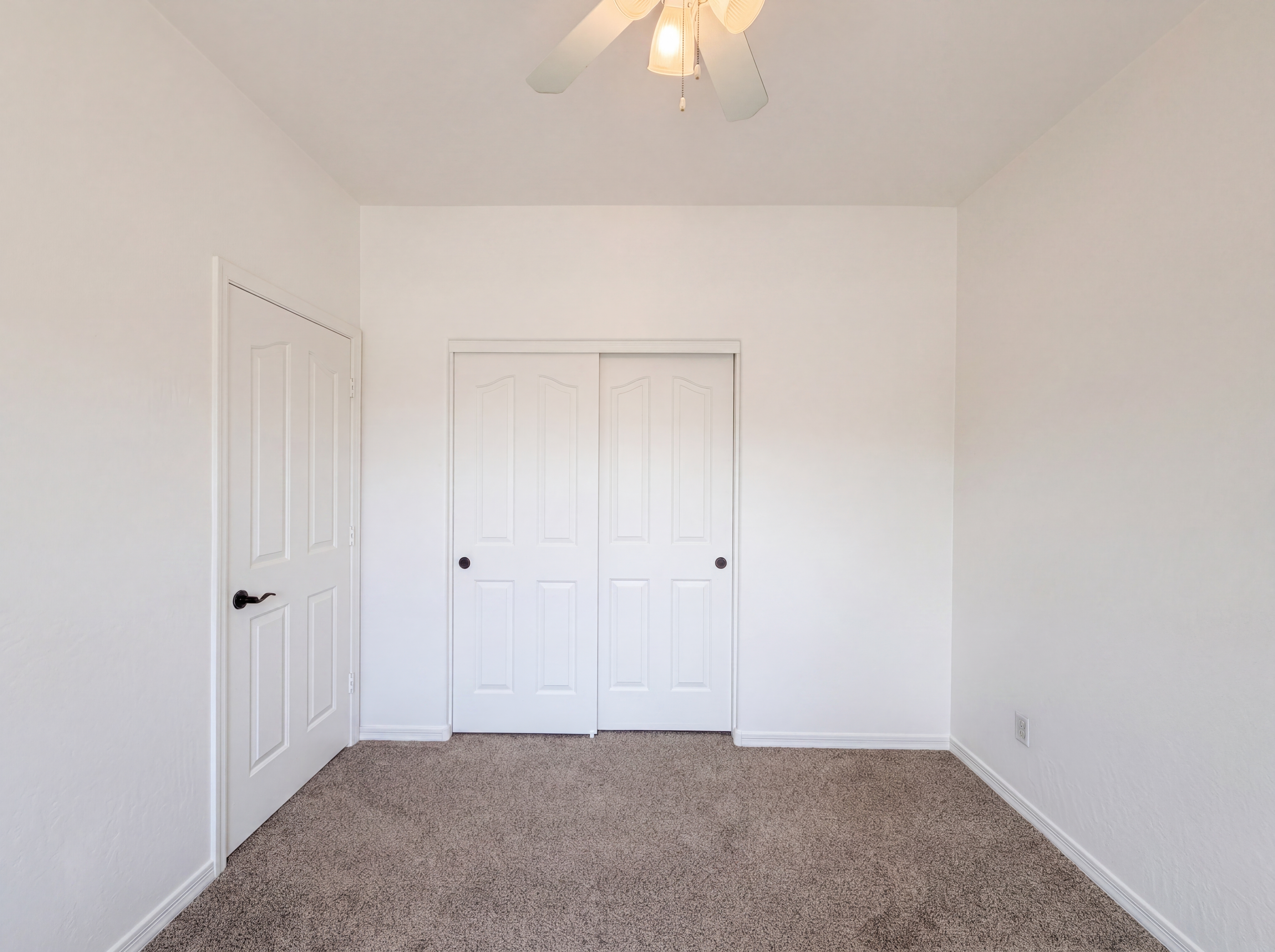 Photo 11 of 22 of 606 W Beautiful Ln, Phoenix, AZ