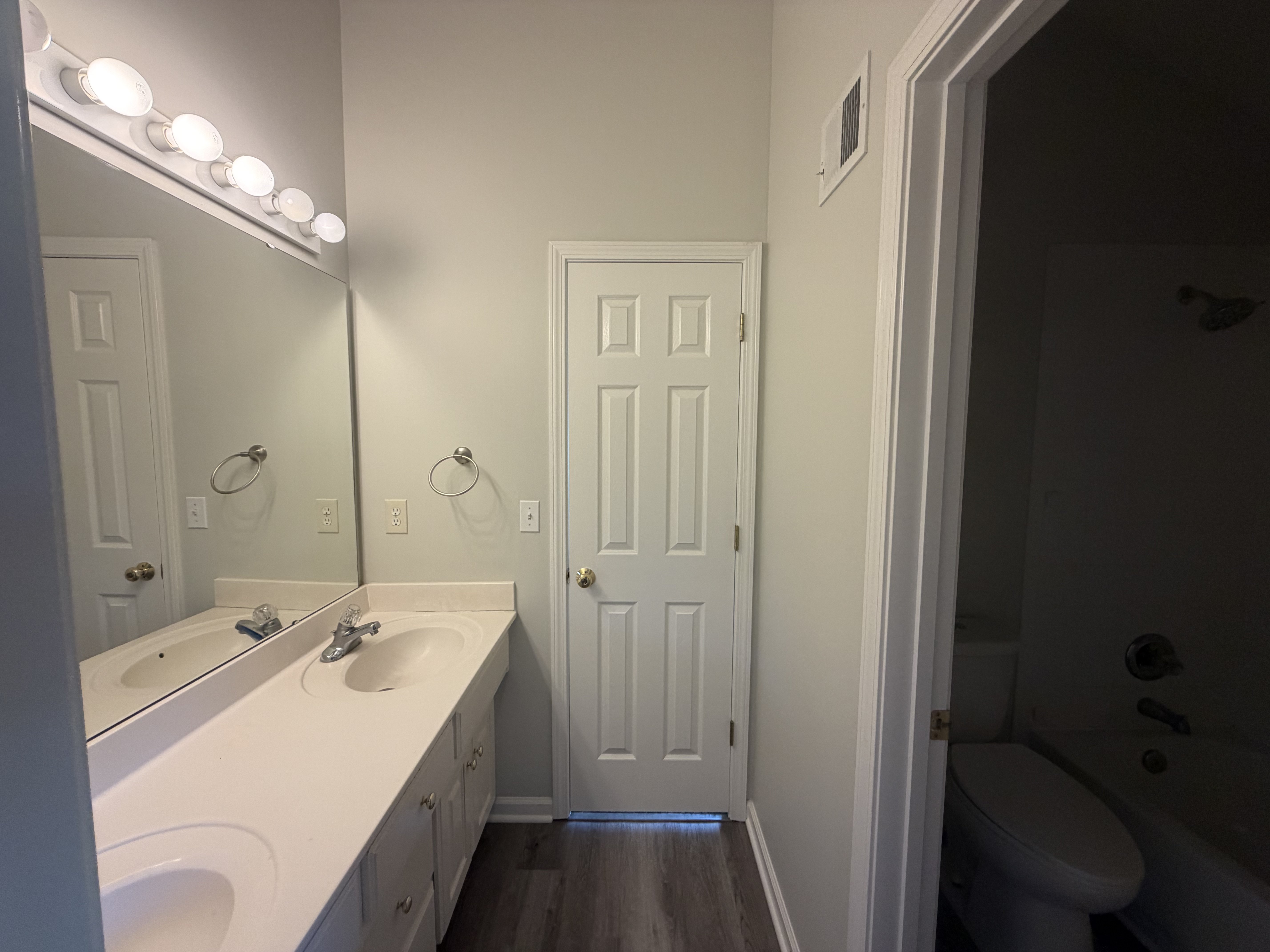 Photo 6 of 25 of 7825 W 143rd Pl, Overland Park, KS
