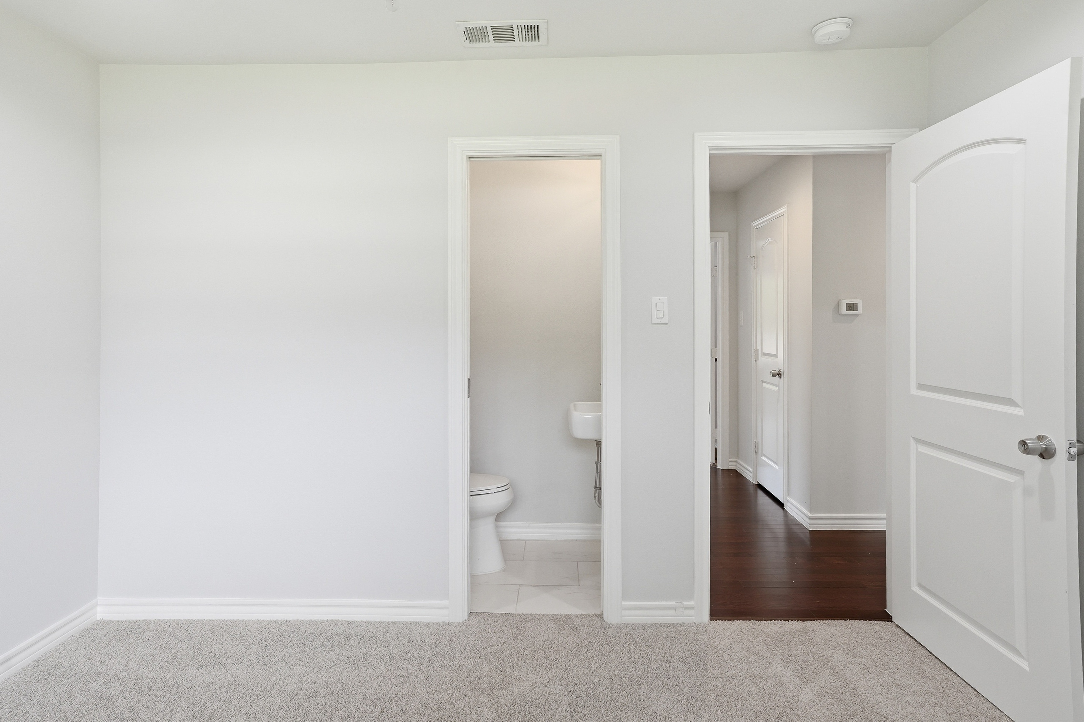 Photo 18 of 35 of 7248 Walling Ln, Dallas, TX
