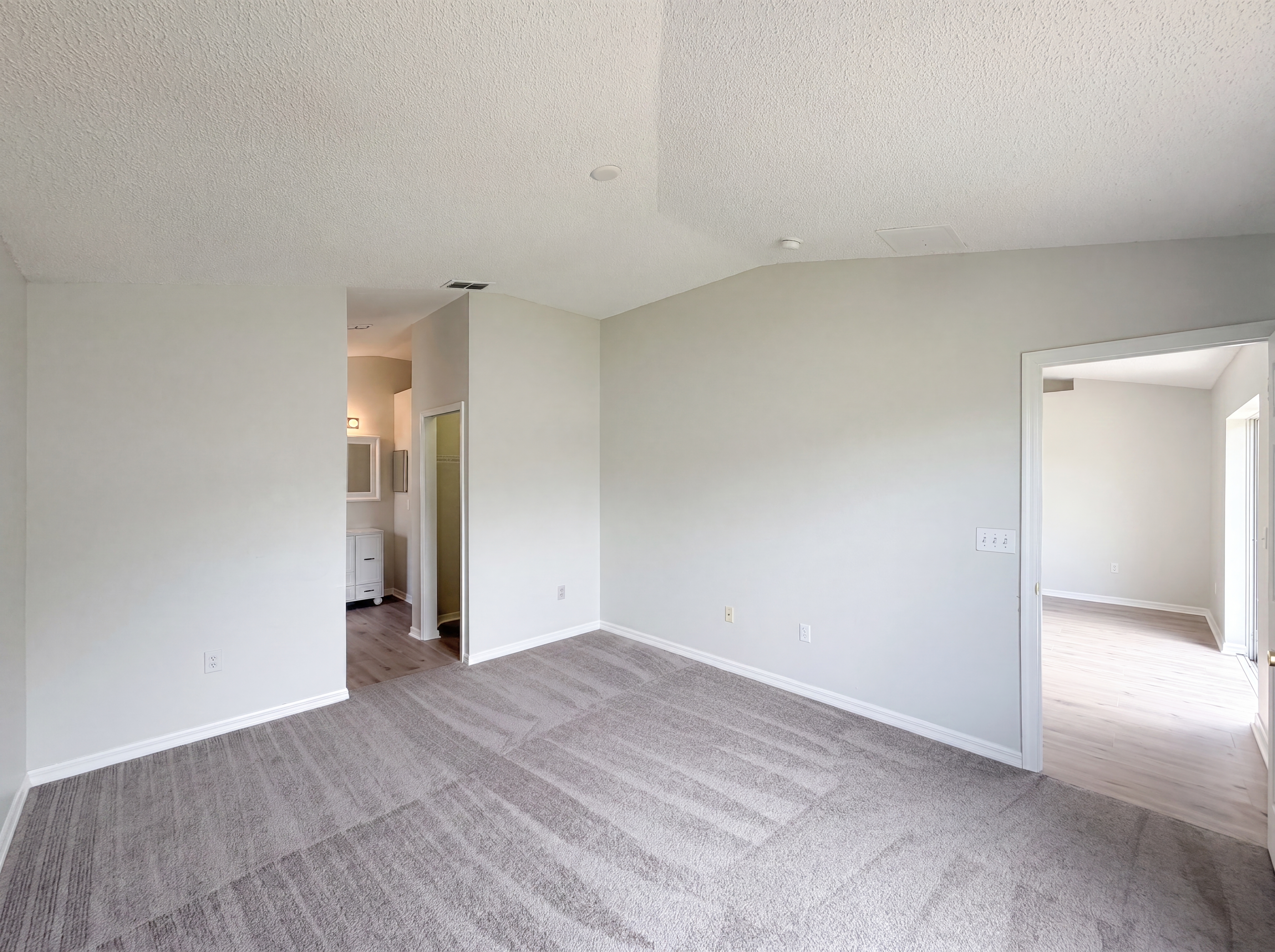 Photo 5 of 18 of 714 Dromedary Dr, Kissimmee, FL