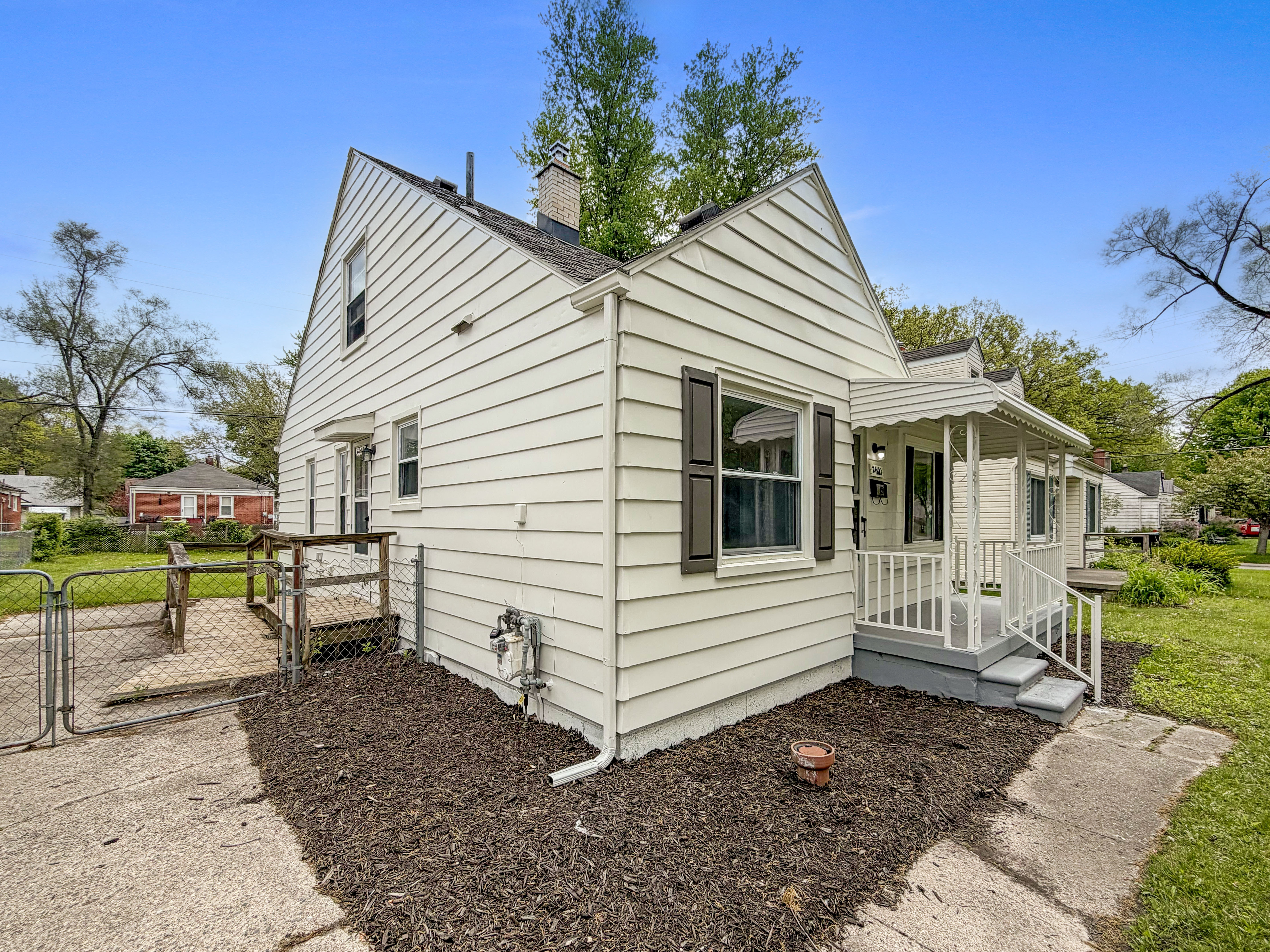 Photo 14 of 16 of 24610 Parklawn St, Oak Park, MI