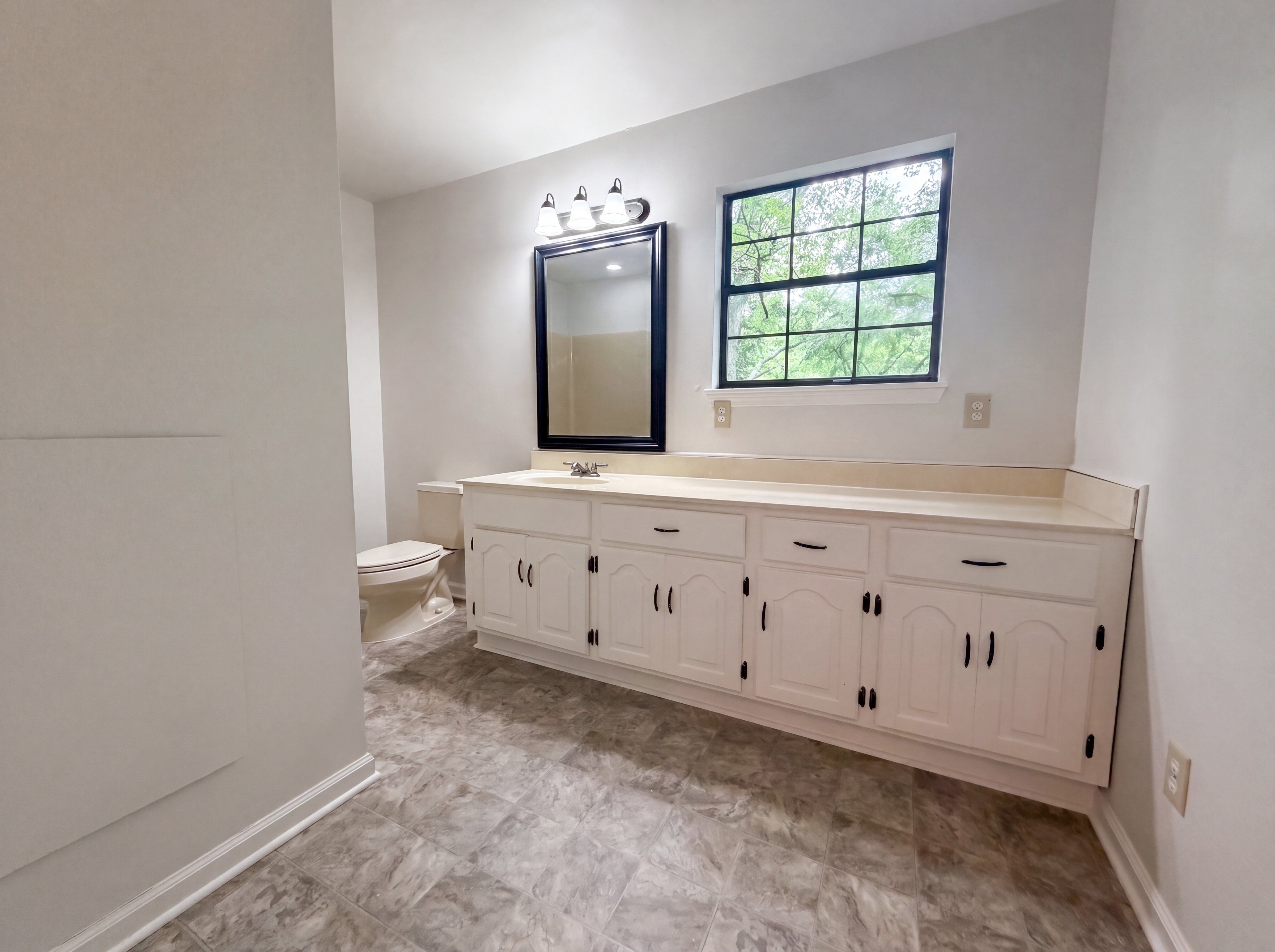 Photo 18 of 24 of 1223 6th St, Pleasant Grove, AL