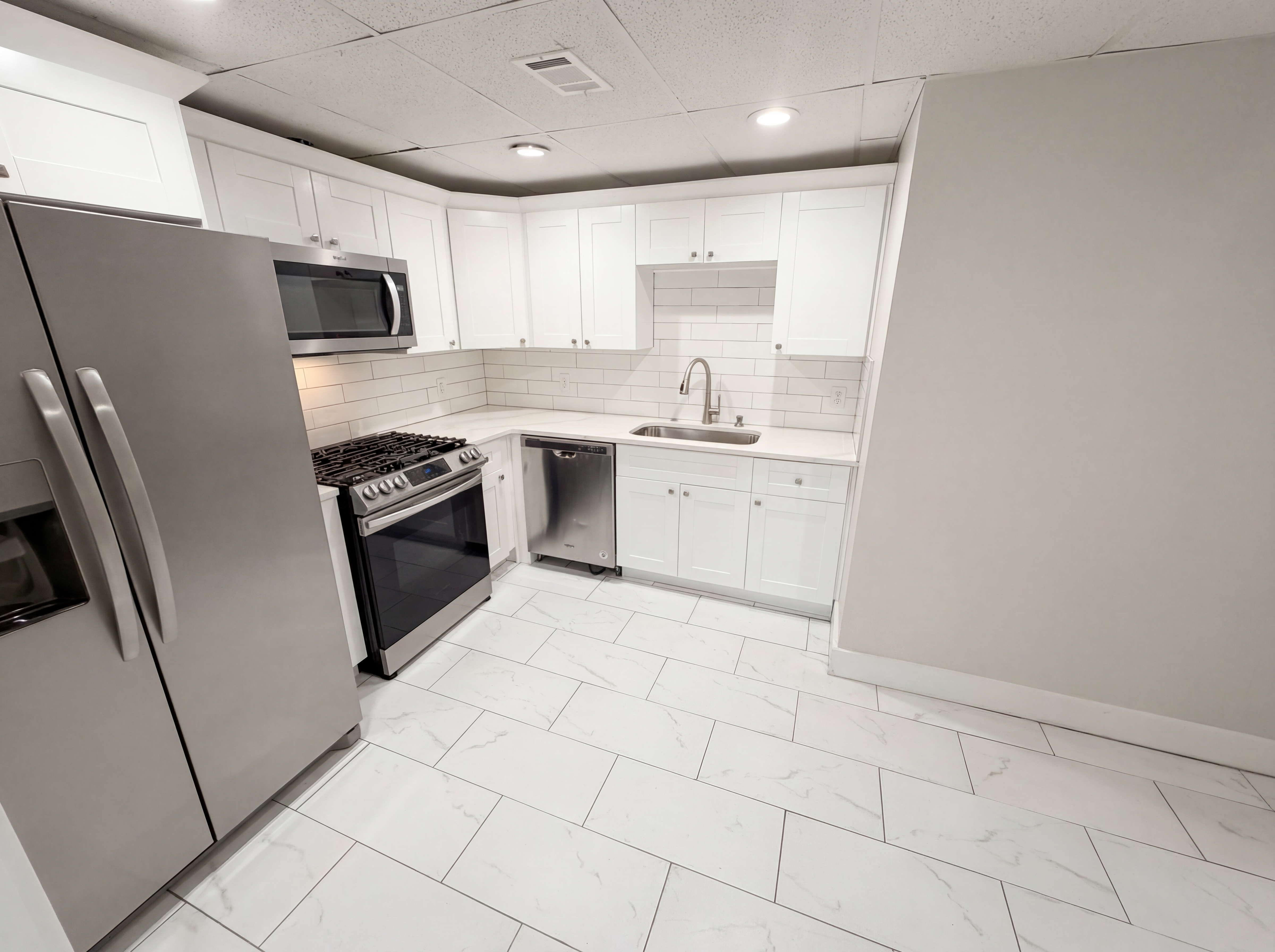 Photo 9 of 44 of 4000 Amberley Ln, Marietta, GA