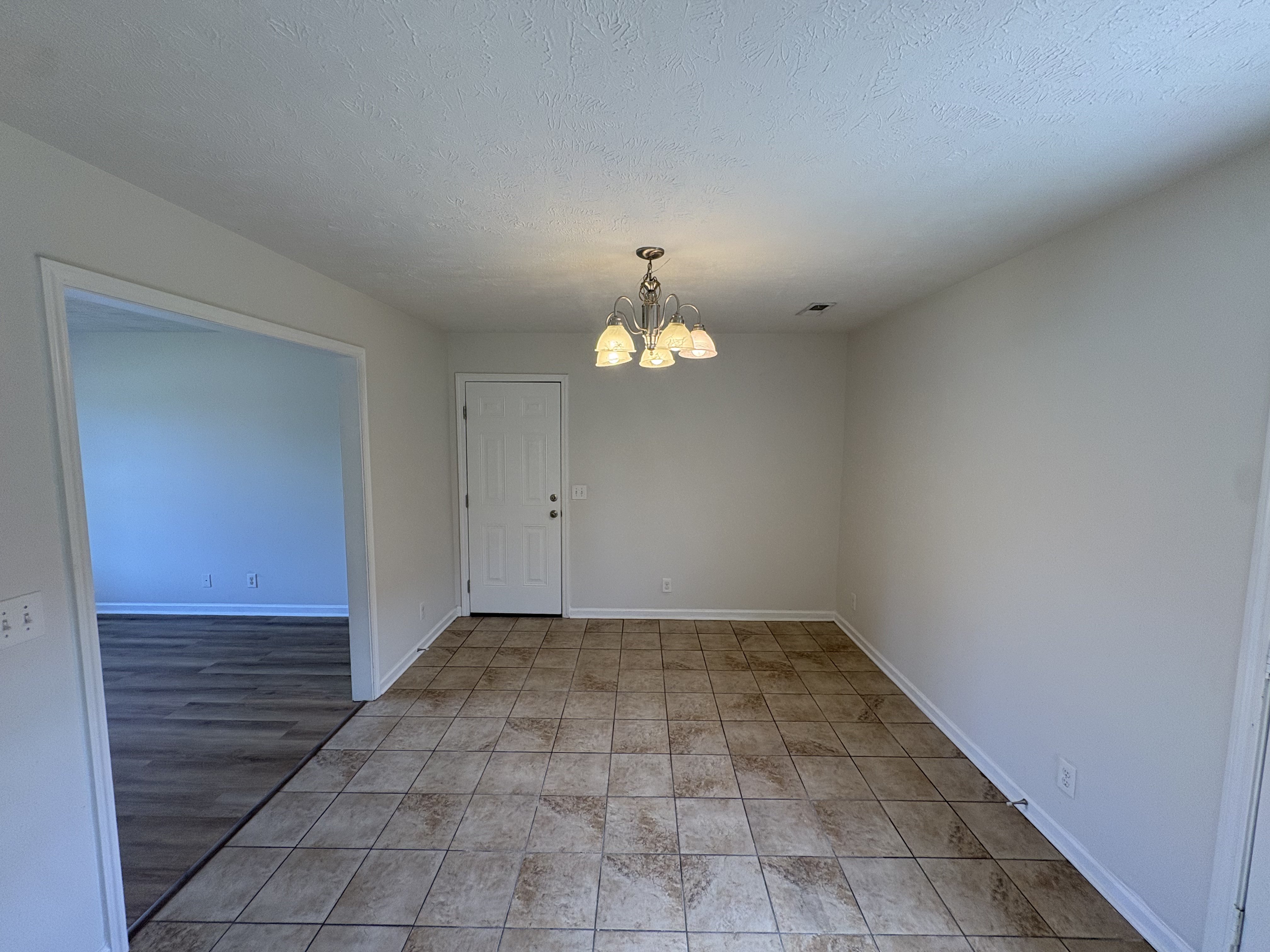 Photo 5 of 15 of 305 Shadow Dr, Shelbyville, TN