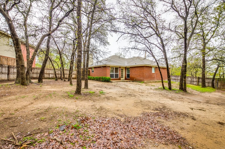 Photo 5 of 27 - 564 Dylan Ct, Azle, TX 76020