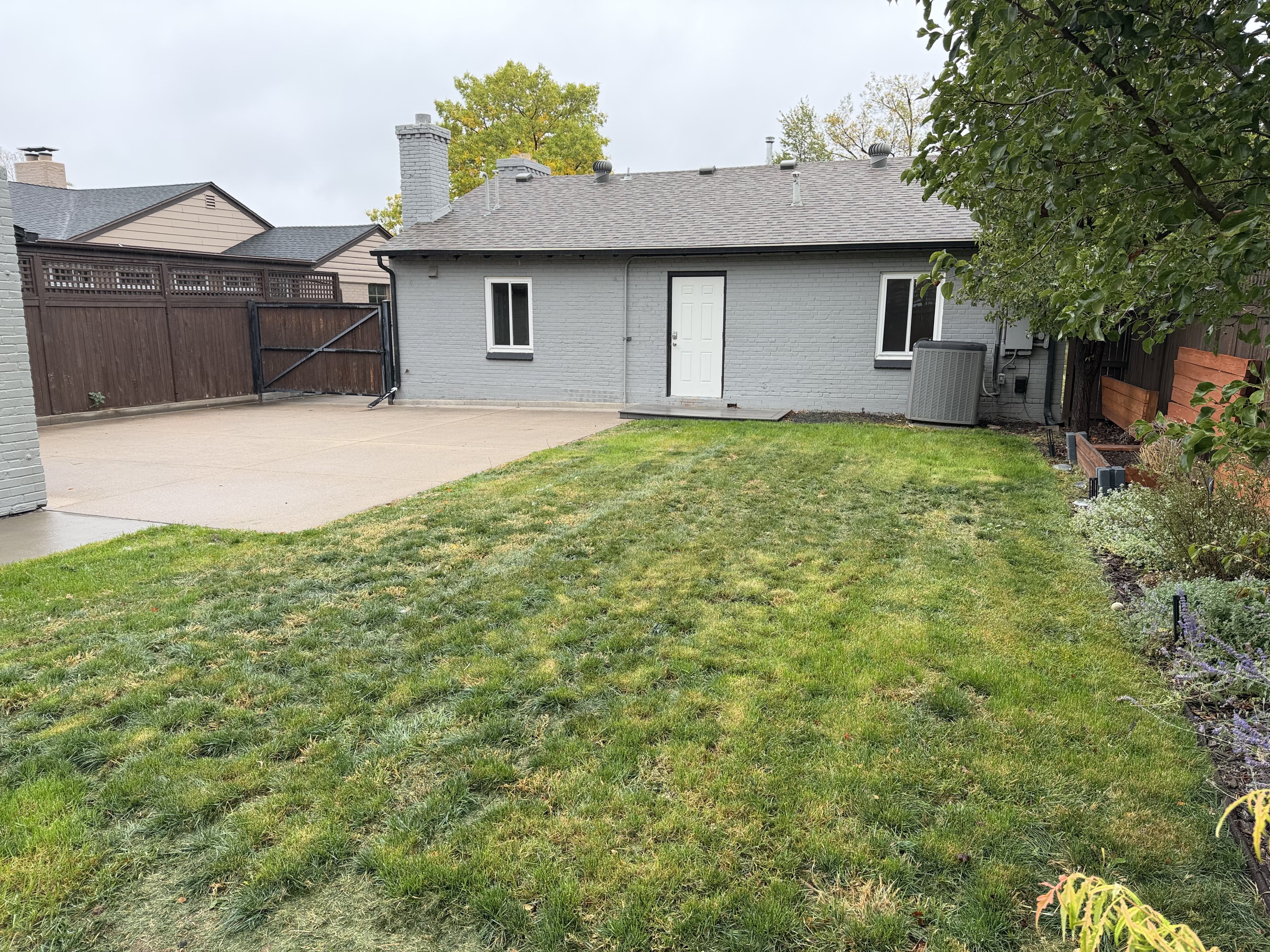 Photo 5 of 18 of 1560 Leyden St, Denver, CO