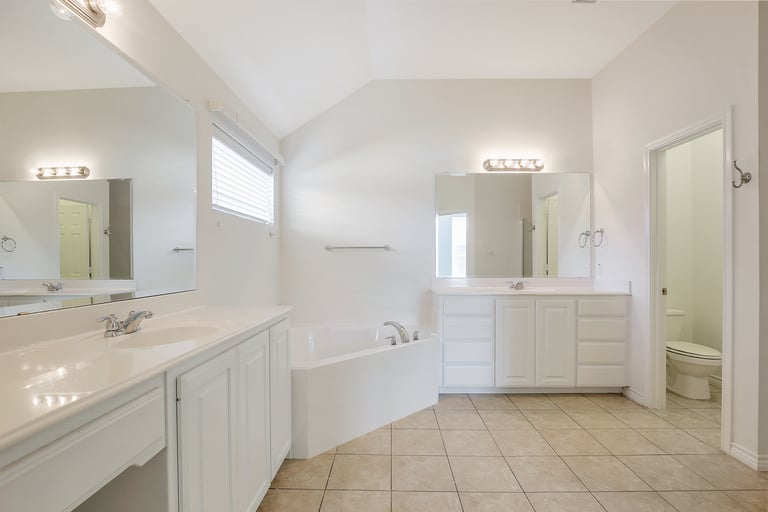 Photo 16 of 27 - 1104 Hidden Lake Dr, Burleson, TX 76028