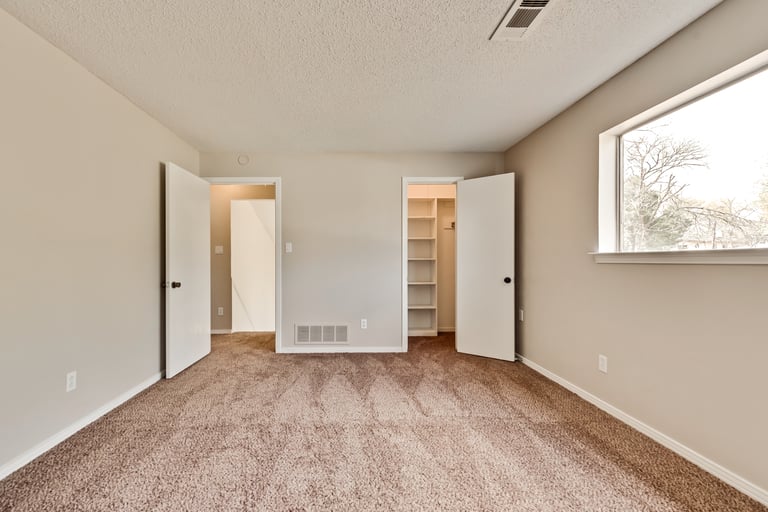 Photo 23 of 32 - 4606 Ashbrook Rd, Dallas, TX 75227