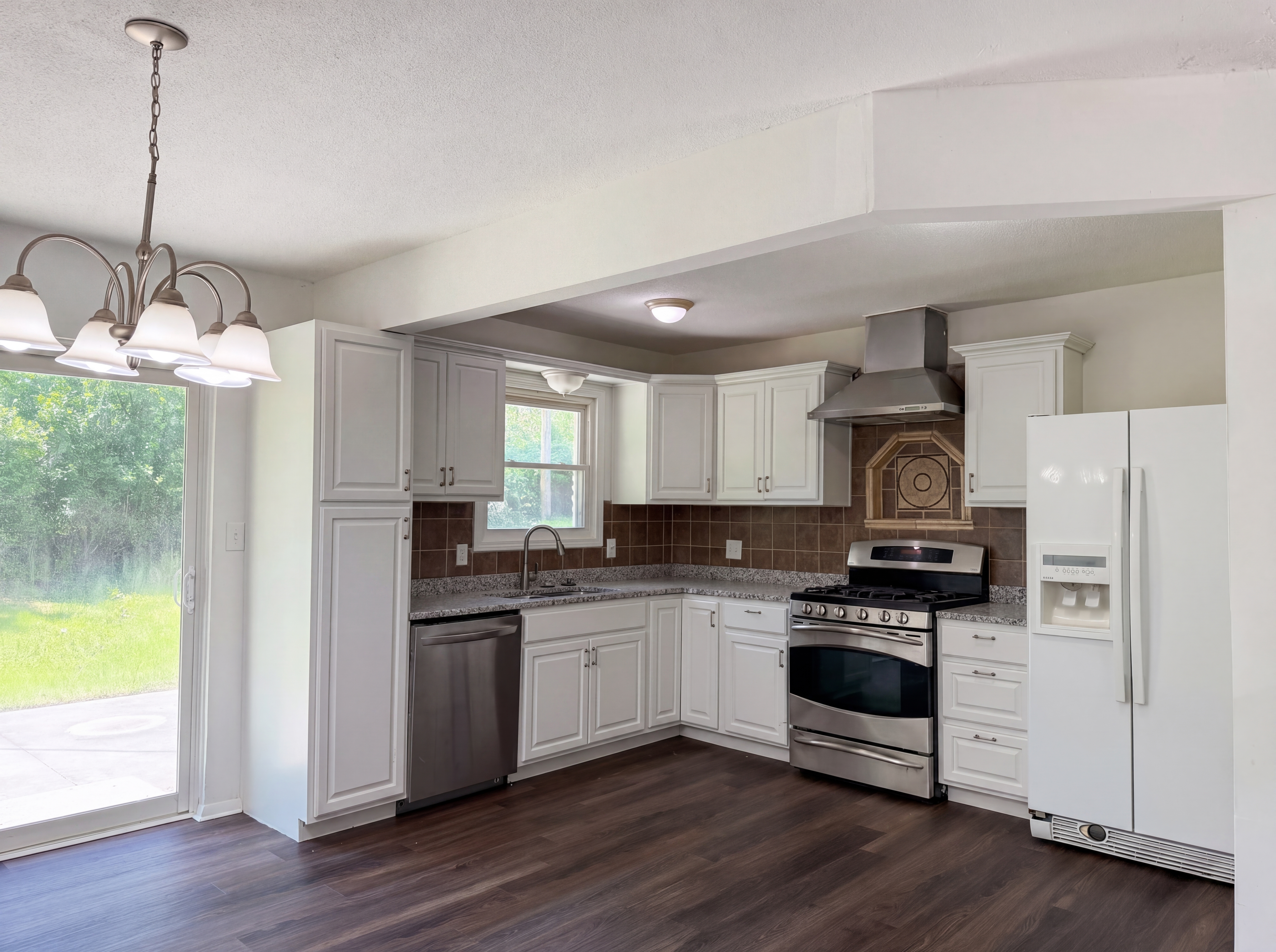 Photo 8 of 18 of 16517 E 35th Street Ct, Independence, MO