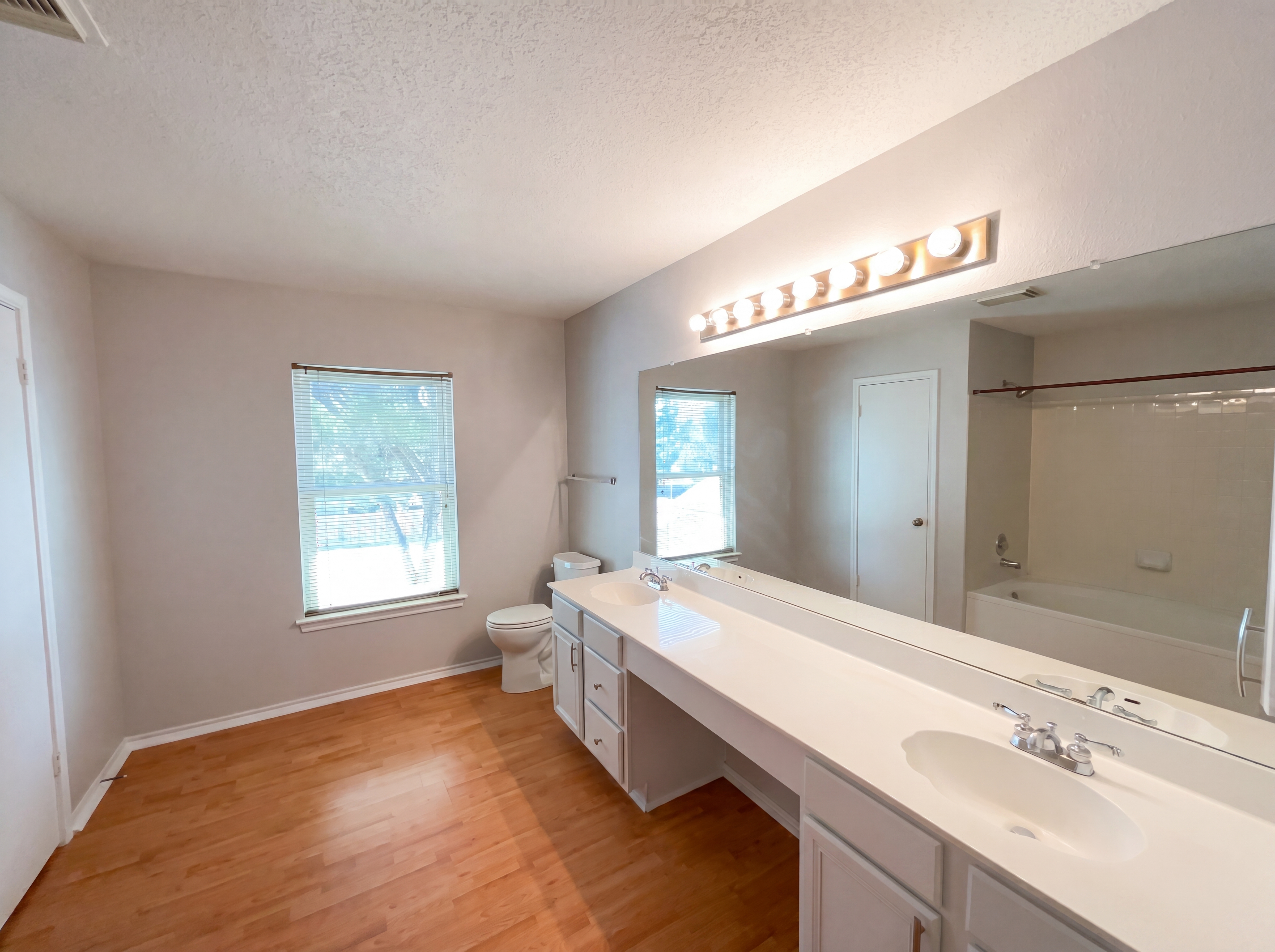 Photo 14 of 19 of 10967 Cedar Park, San Antonio, TX