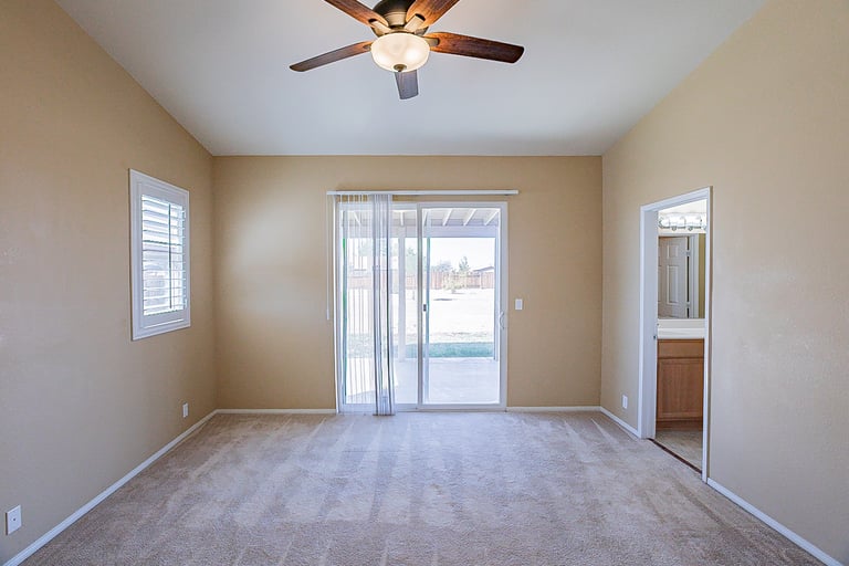 Photo 17 of 23 - 21250 Seibel Ln, Apple Valley, CA 92308