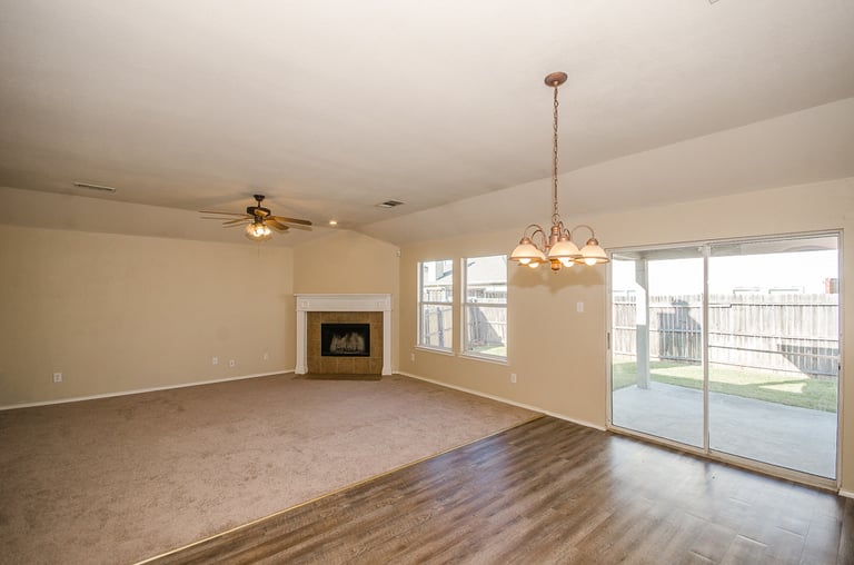 Photo 3 of 22 - 14516 Little Anne Dr, Little Elm, TX 75068