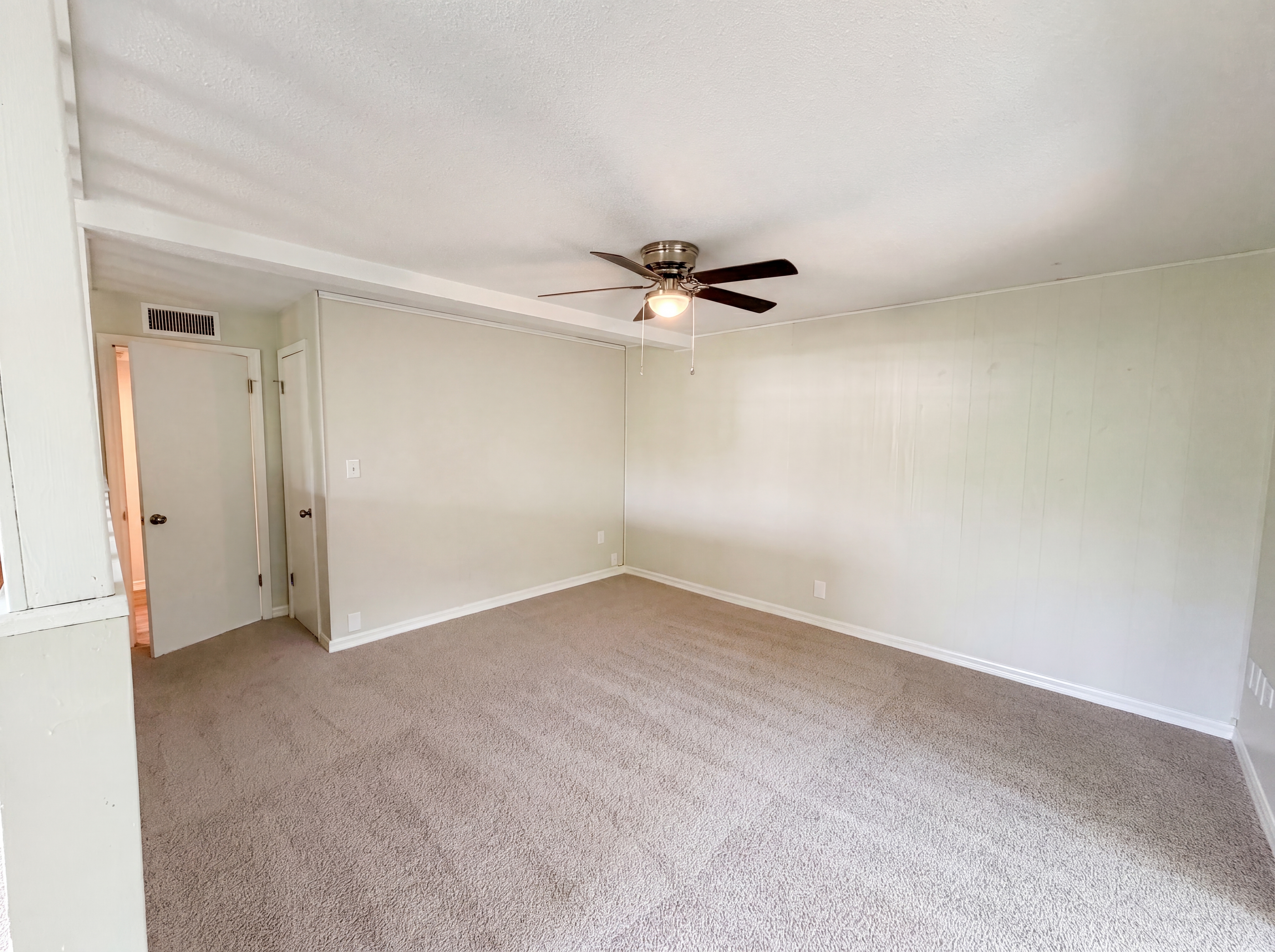 Photo 7 of 26 of 333 E Chelsea St, Deland, FL