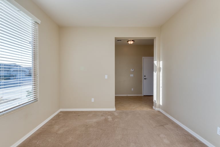 Photo 4 of 31 - 852 W Hereford Dr, San Tan Valley, AZ 85143