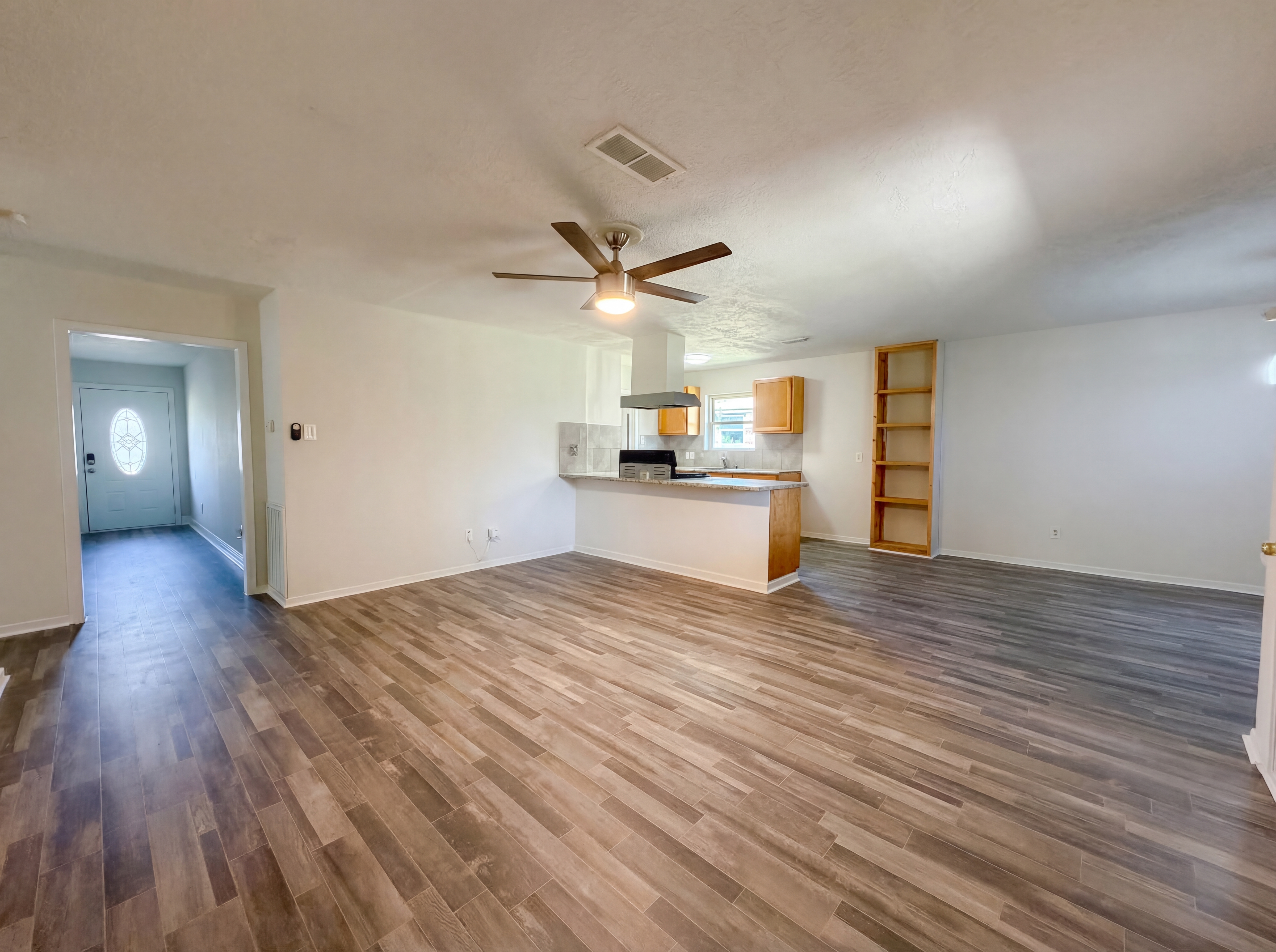 Photo 8 of 18 of 6023 Winterhaven Dr, Houston, TX