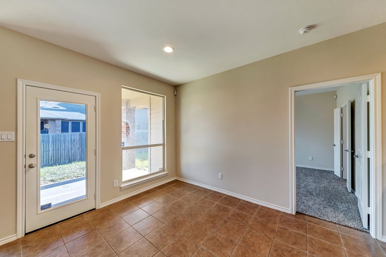 Photo 10 of 27 - 11121 Hawks Landing Rd, Haslet, TX 76052