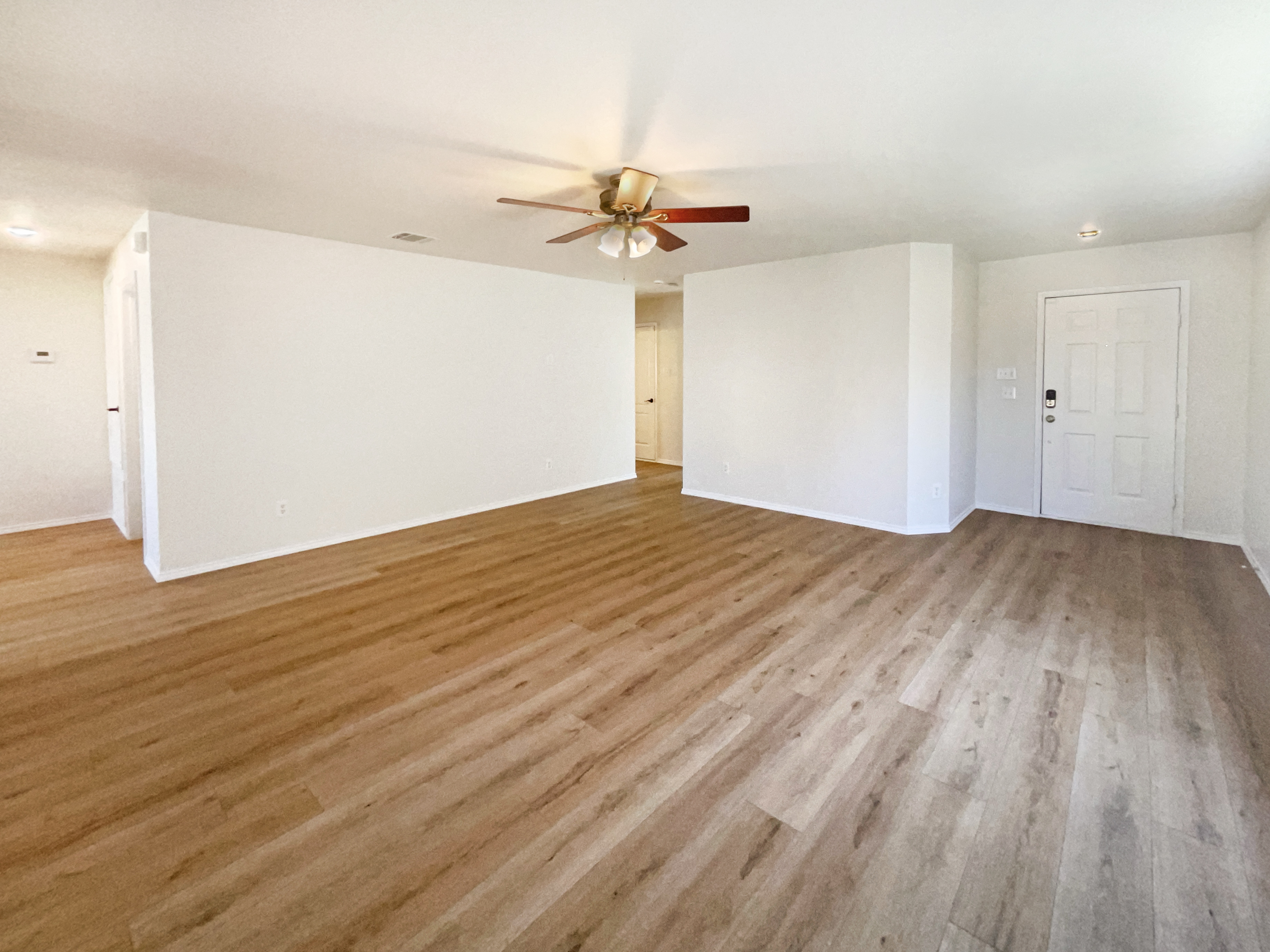 Photo 3 of 24 of 2019 Kingsbridge Dr, Heartland, TX