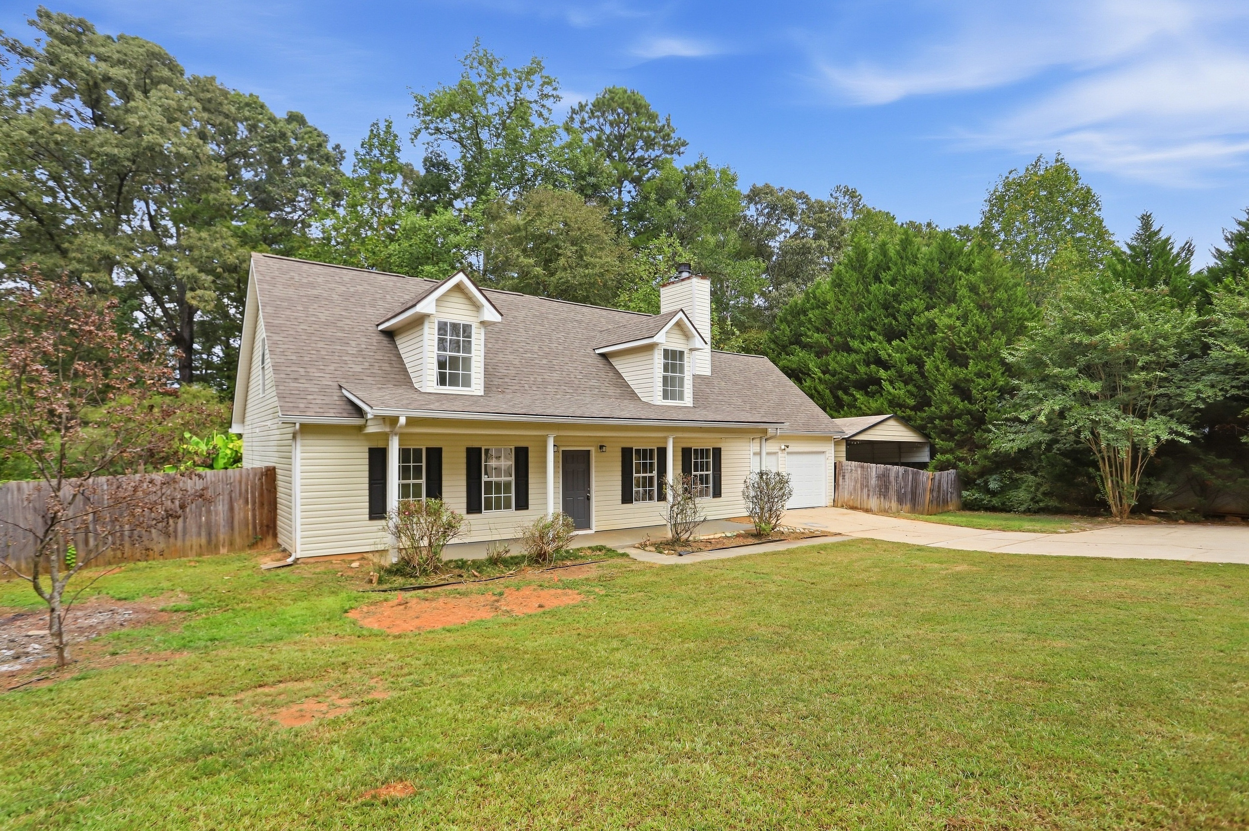 Photo 2 of 37 of 310 Kaden Ct, McDonough, GA