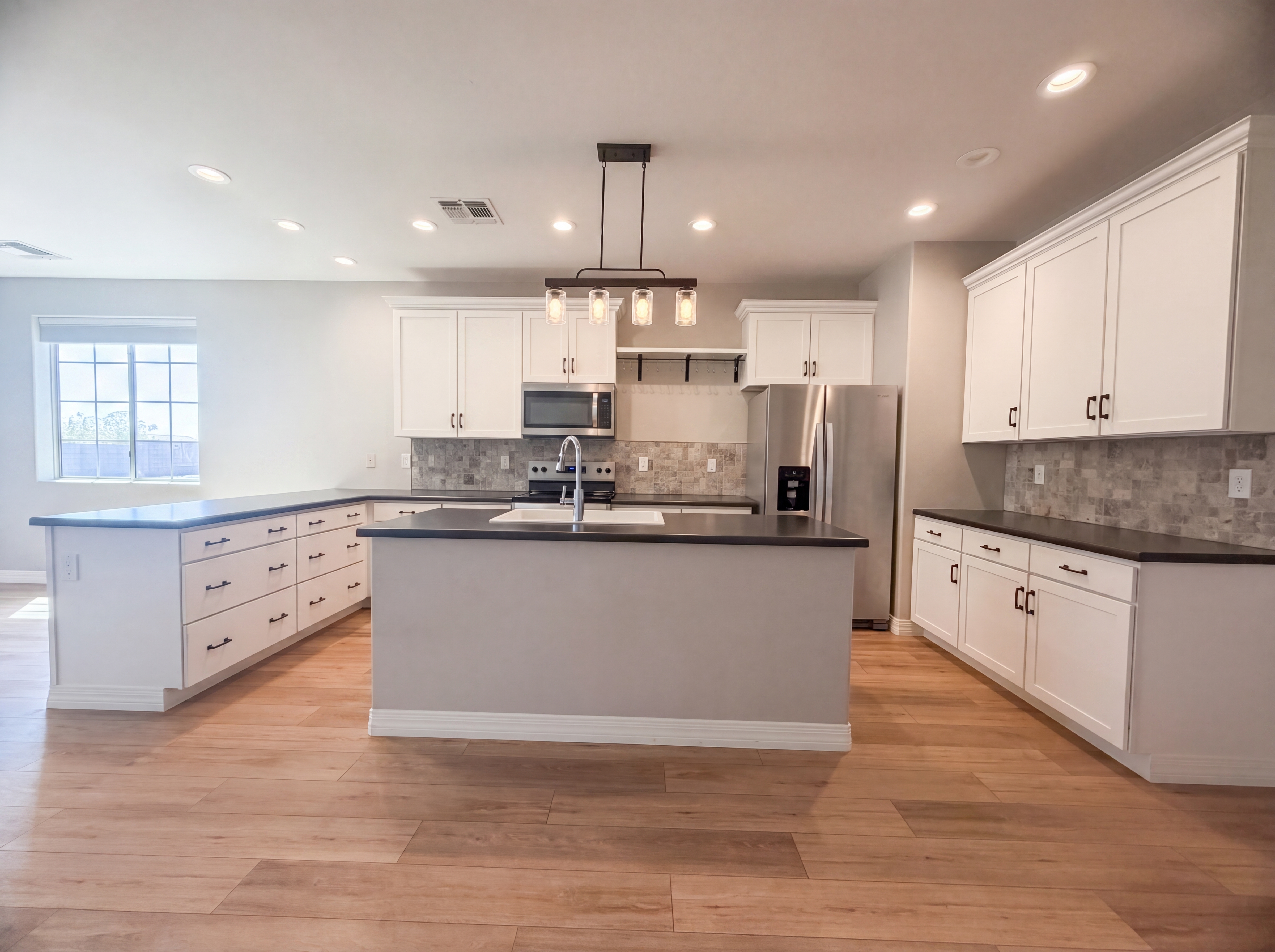Photo 7 of 18 of 1729 S Desert View Pl, Apache Junction, AZ