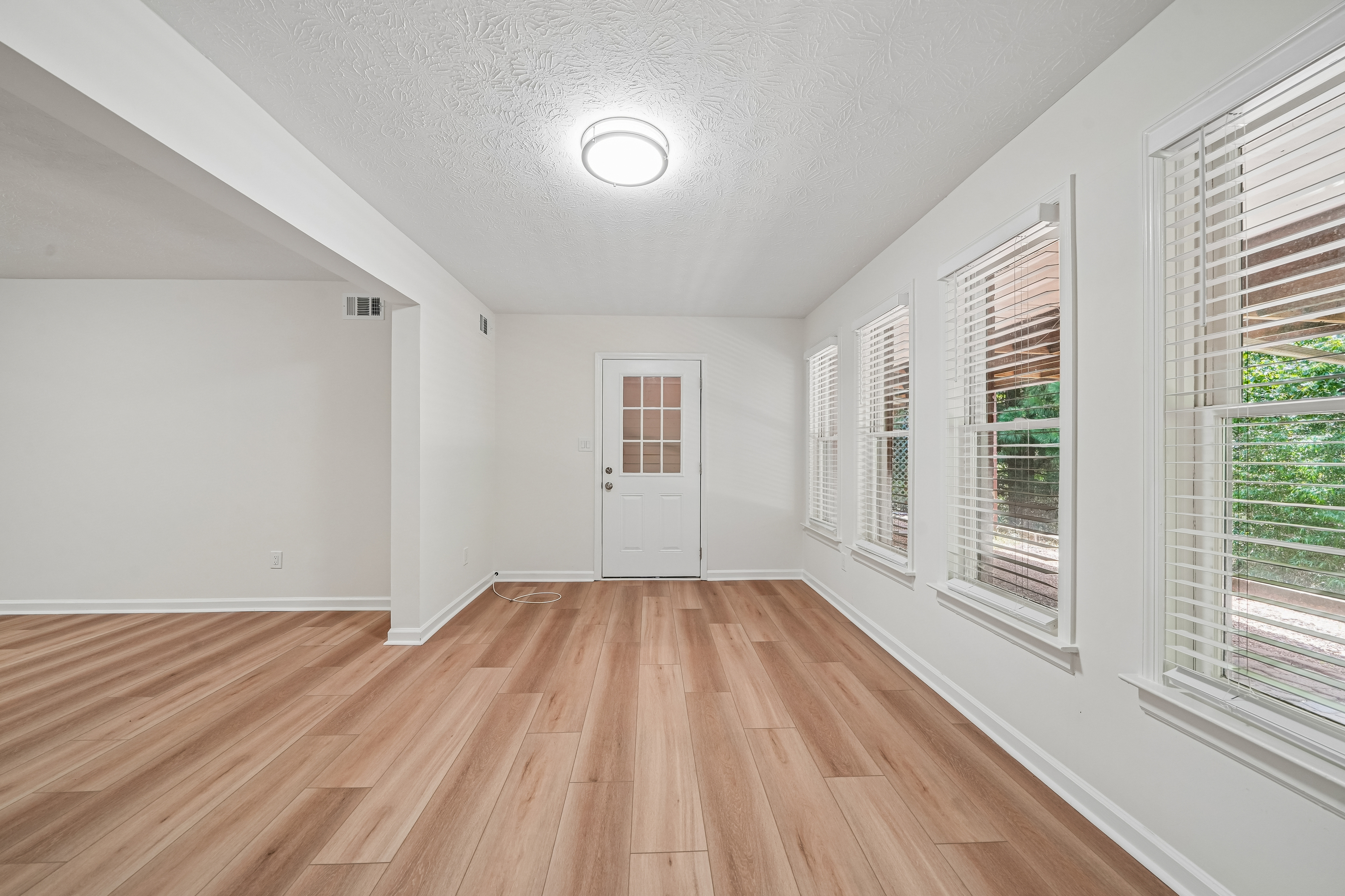 Photo 7 of 20 of 4212 Stillwater Dr, Duluth, GA