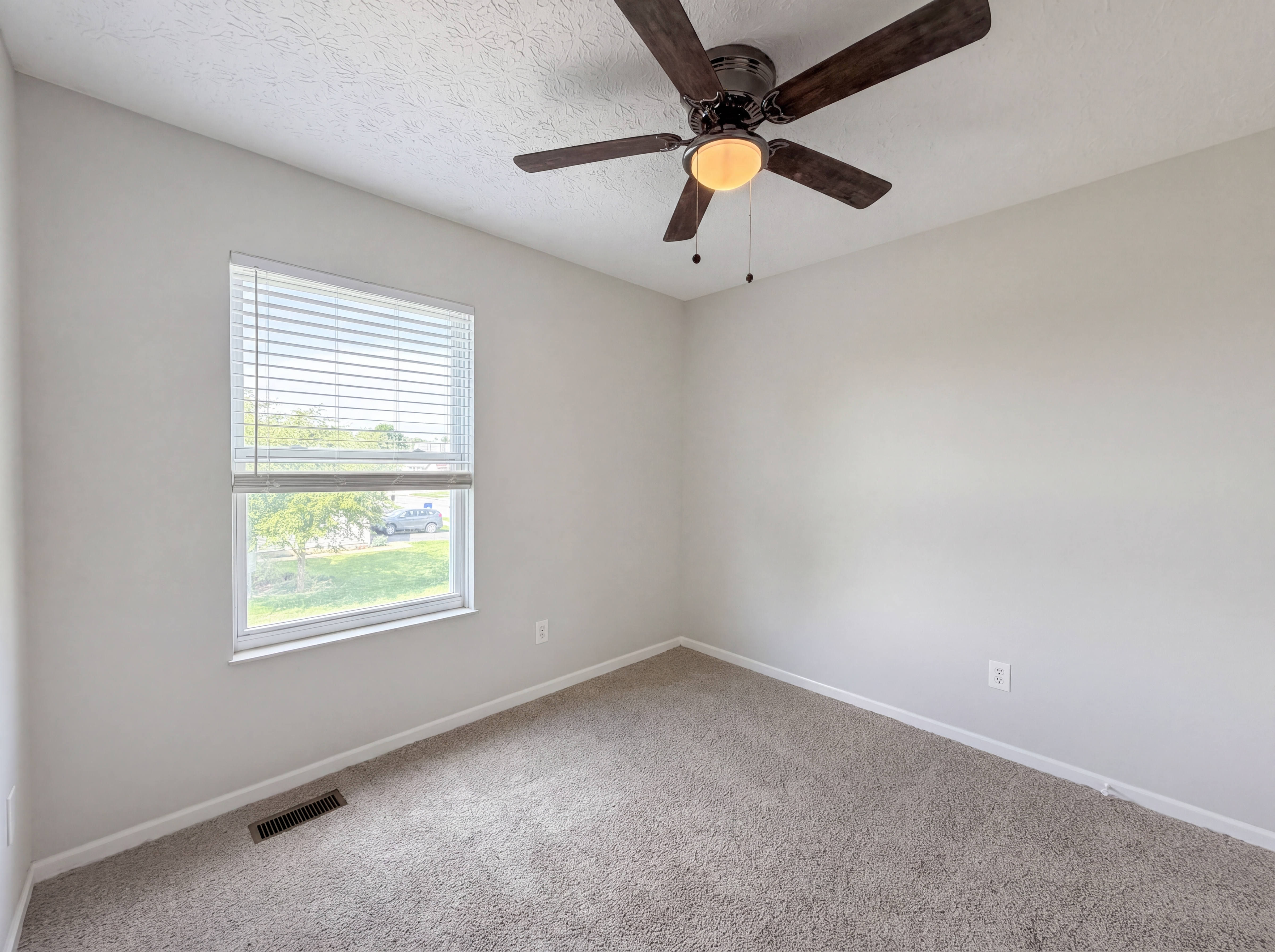 Photo 15 of 25 of 7296 Candlestone Dr, Reynoldsburg, OH